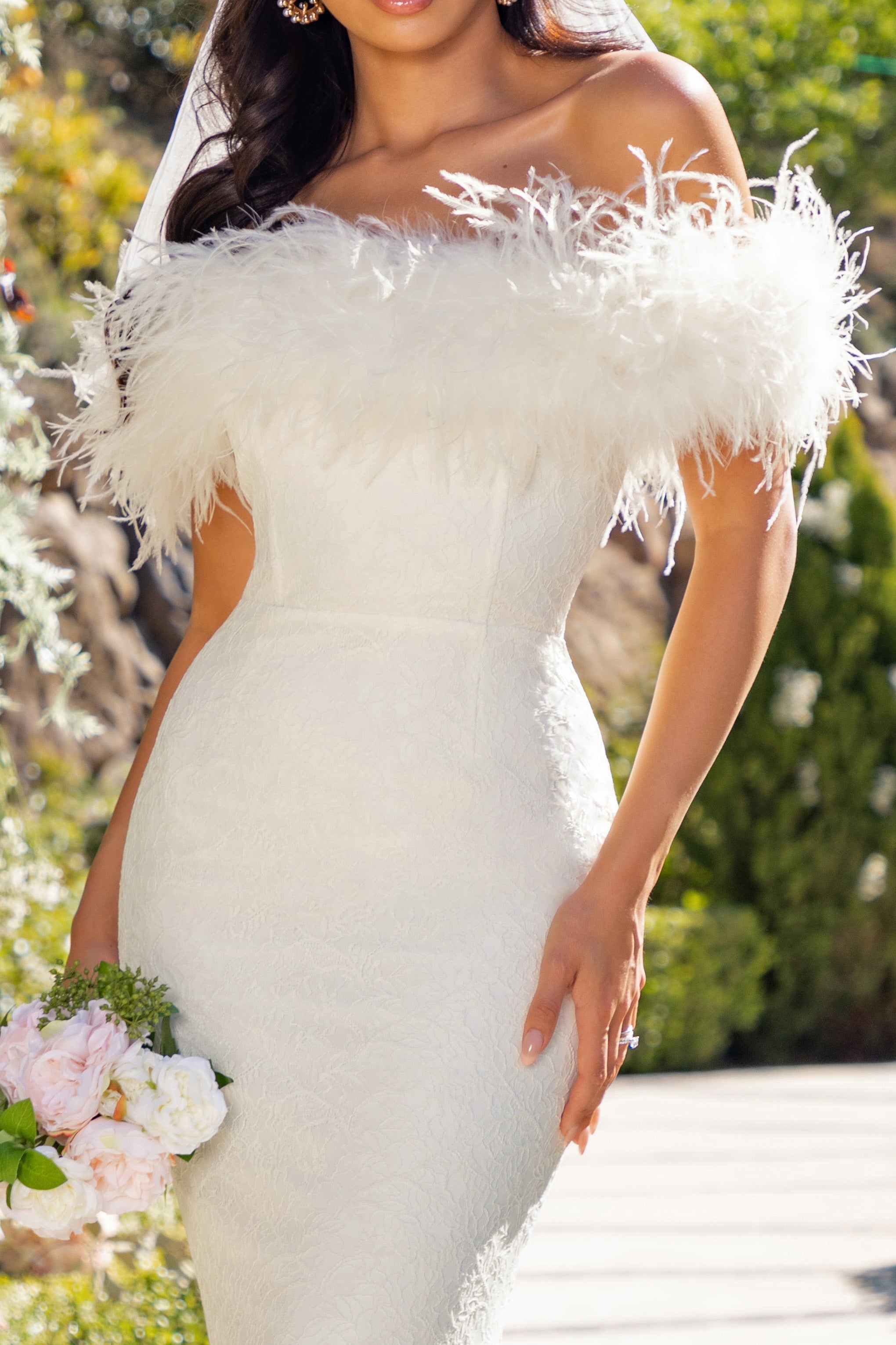 İdyll | Beyaz Dantel Bardot Tüy Fishtail Maxi Elbise