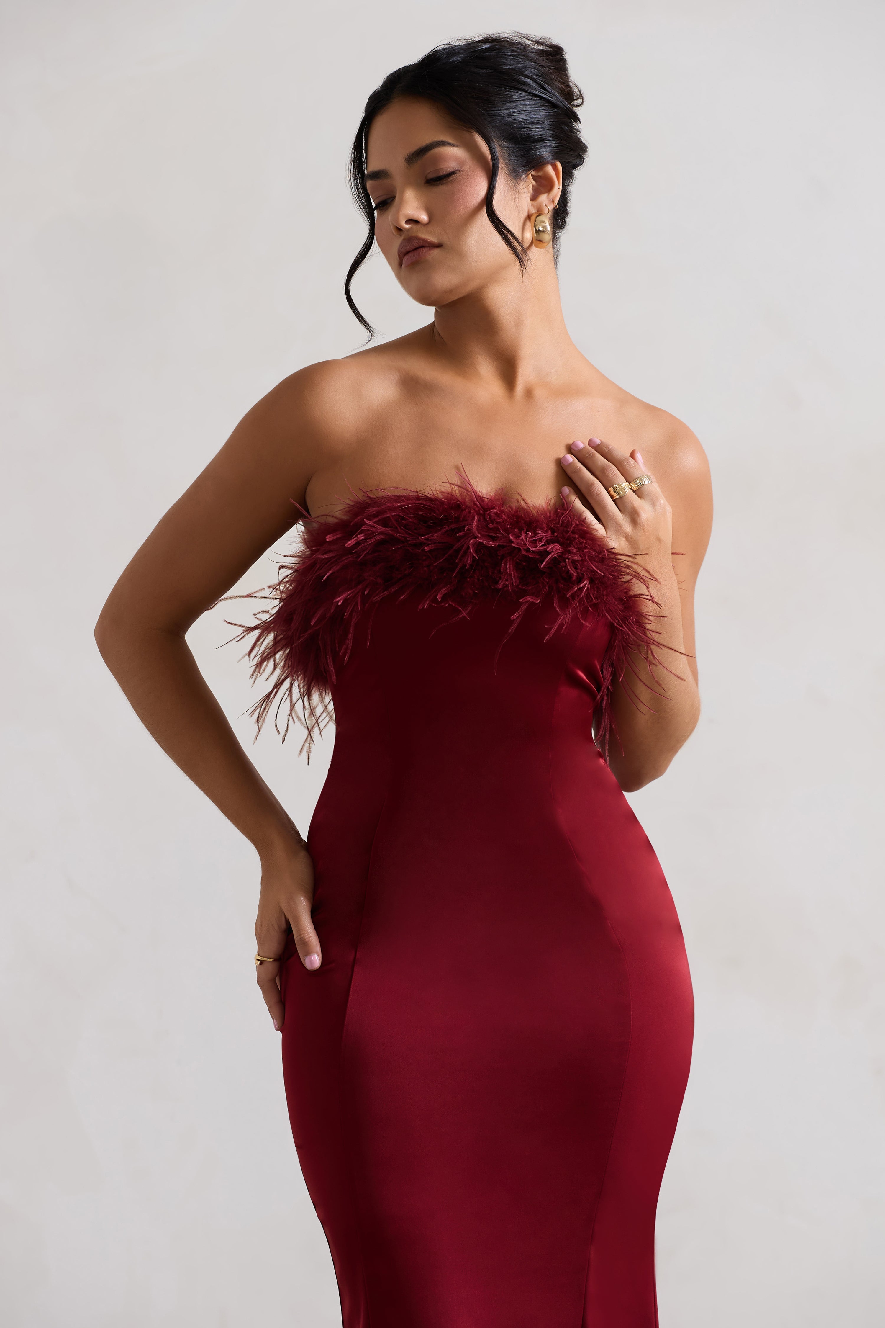 Tek ve Eşsiz | Berry Saten Tüy Süslemeli Bandeau Midi Elbise