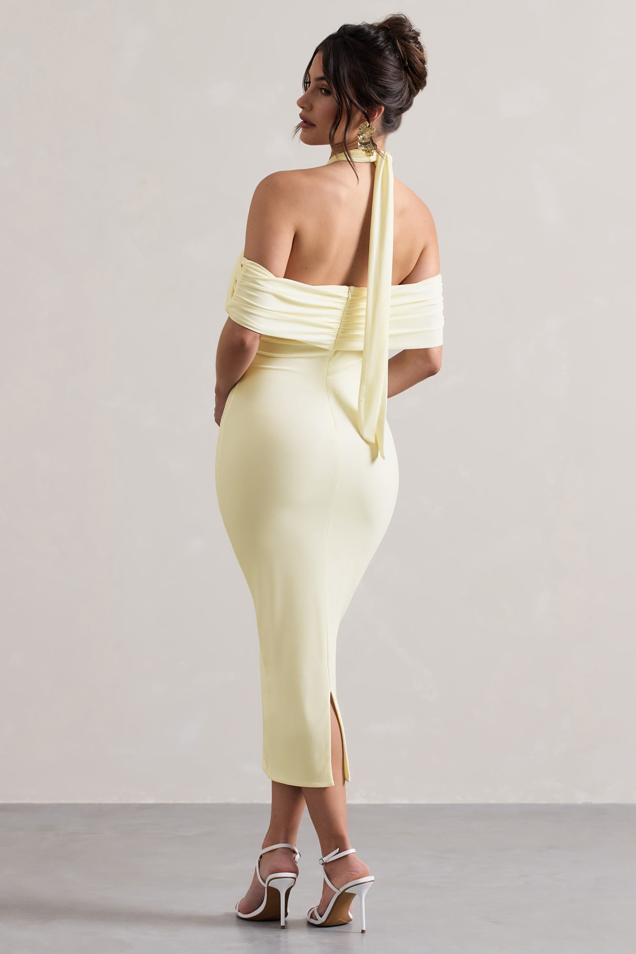 Bağlantı | Krem Renk Bodycon Halter Yaka Midi Elbise Kesik Detaylı