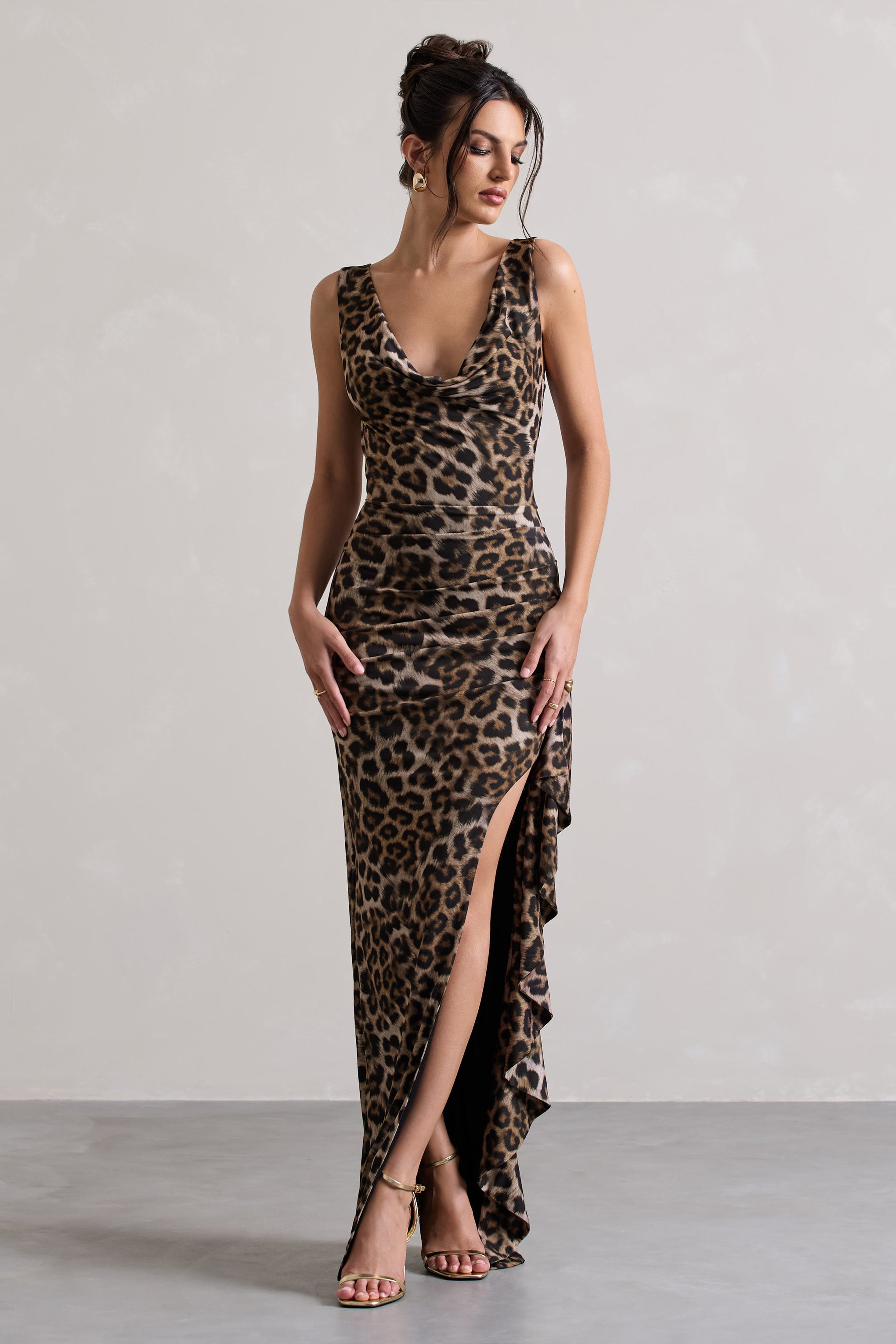 Kaida | Leopar Desenli Kolları Ruffle Detaylı Yırtmaçlı Maxi Elbise