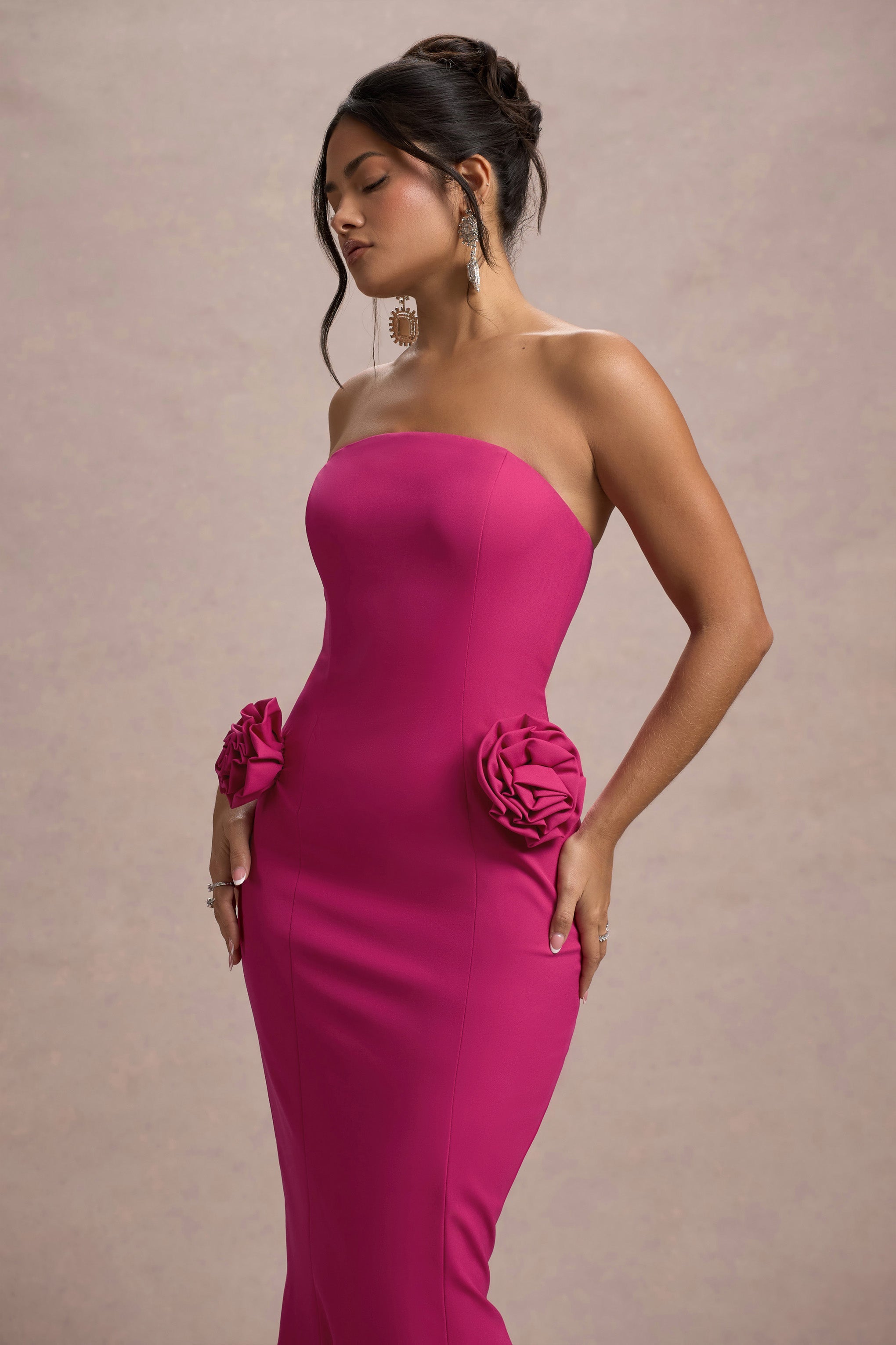 En İyisi | Koyu Pembe Askısız Fishtail Maxi Elbise Korsajlarla