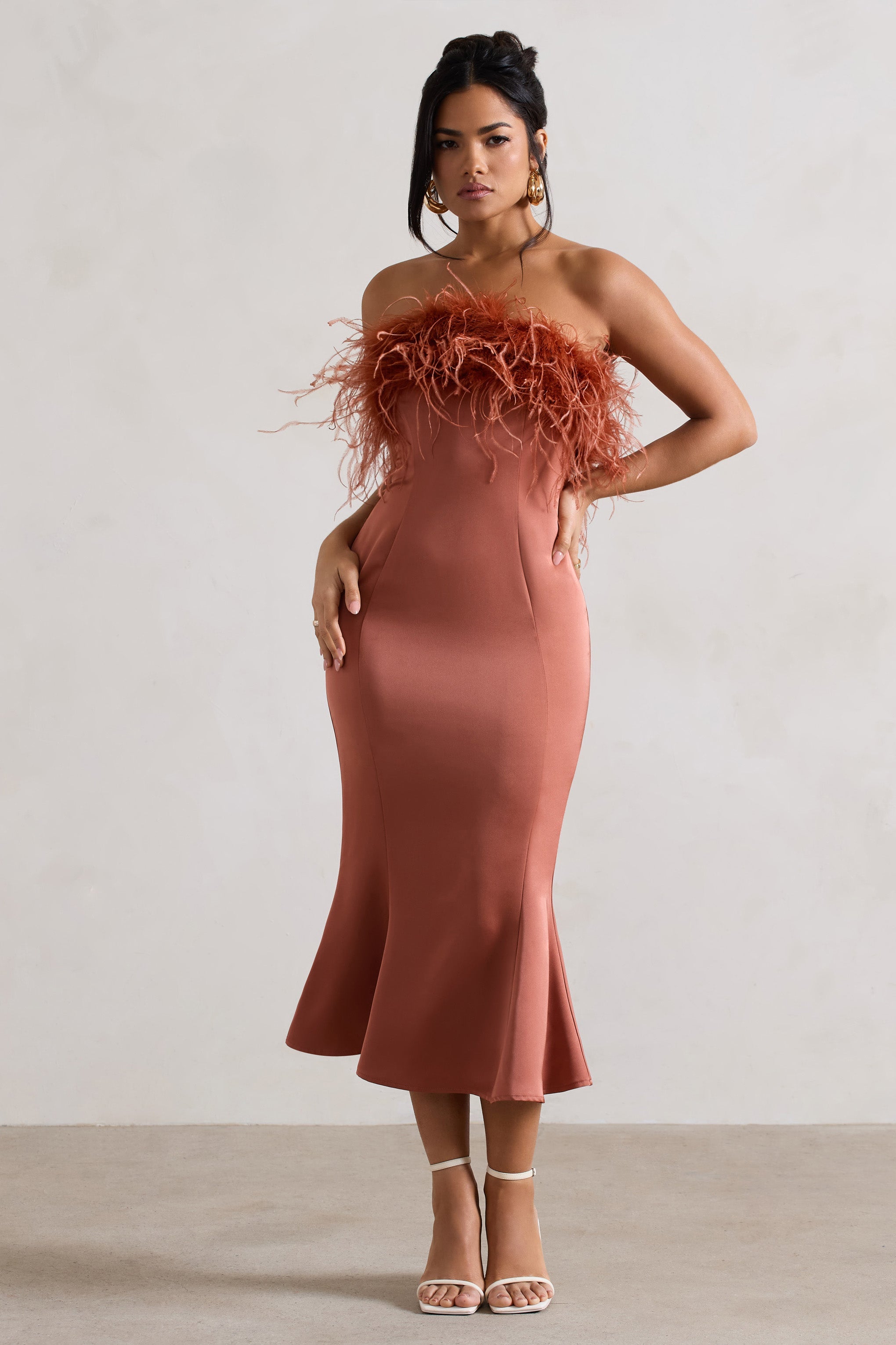Tek ve Eşsiz | Kızıl Saten Tüy Detaylı Bandeau Midi Elbise