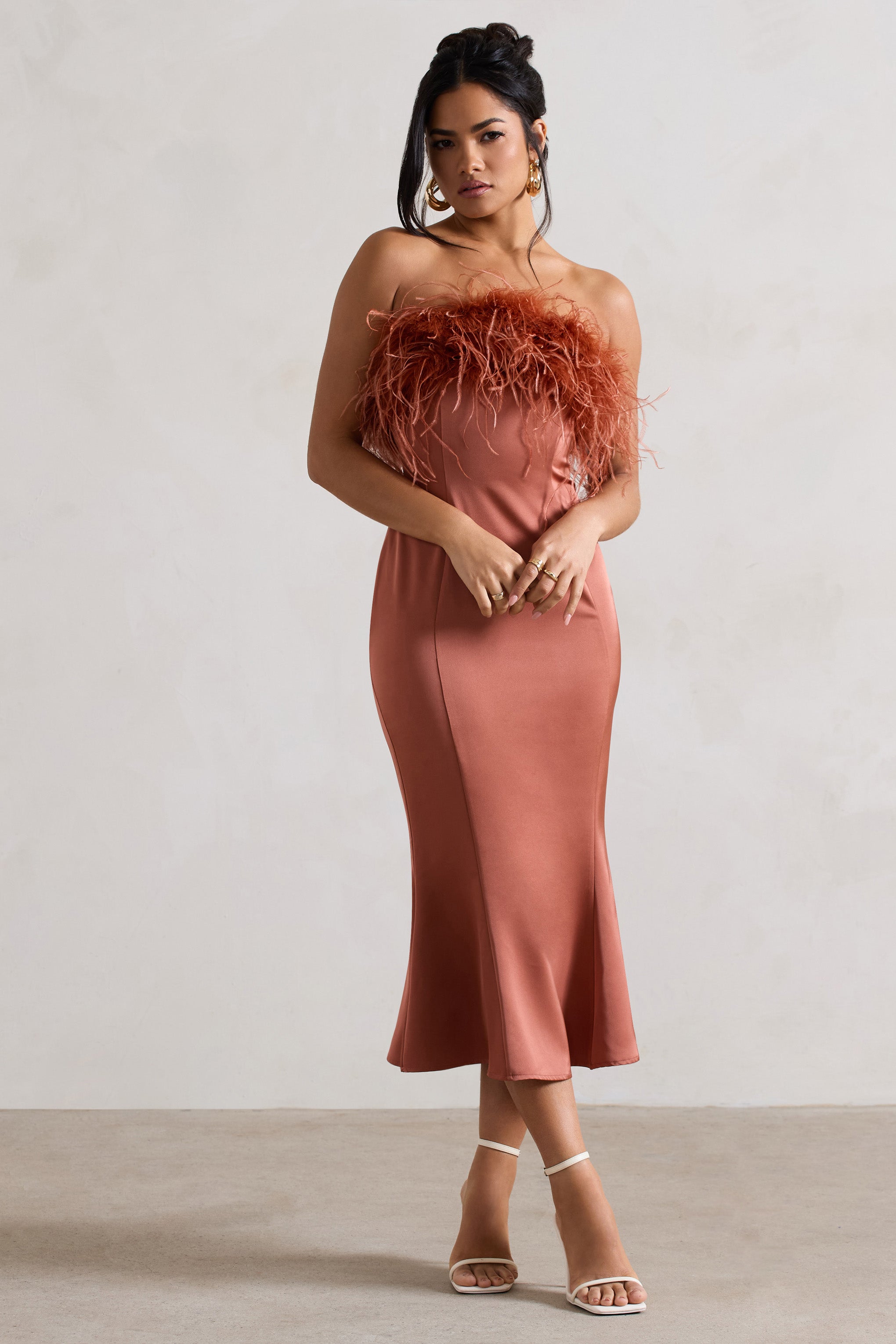 Tek ve Eşsiz | Kızıl Saten Tüy Detaylı Bandeau Midi Elbise