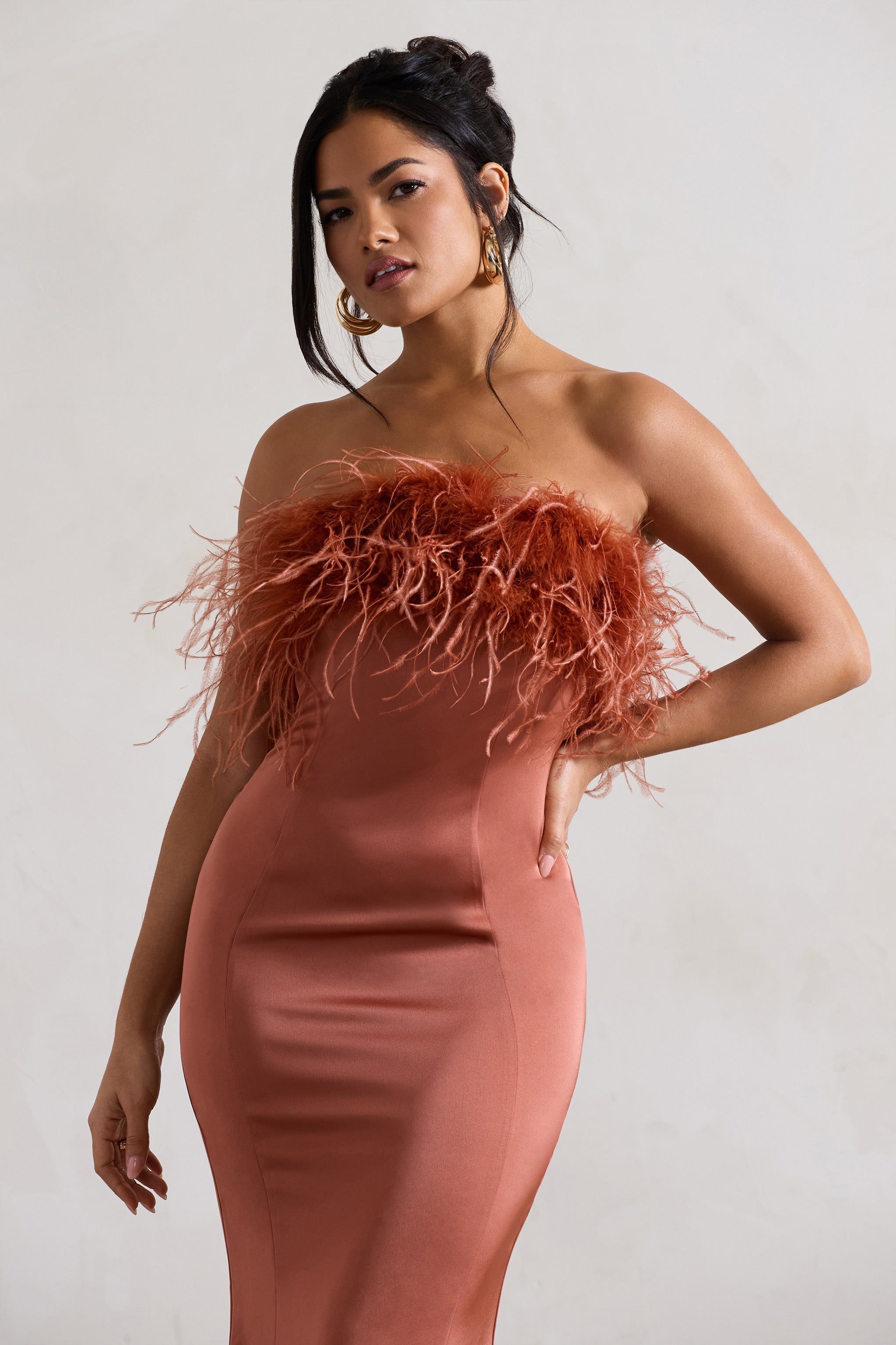 Tek ve Eşsiz | Kızıl Saten Tüy Detaylı Bandeau Midi Elbise