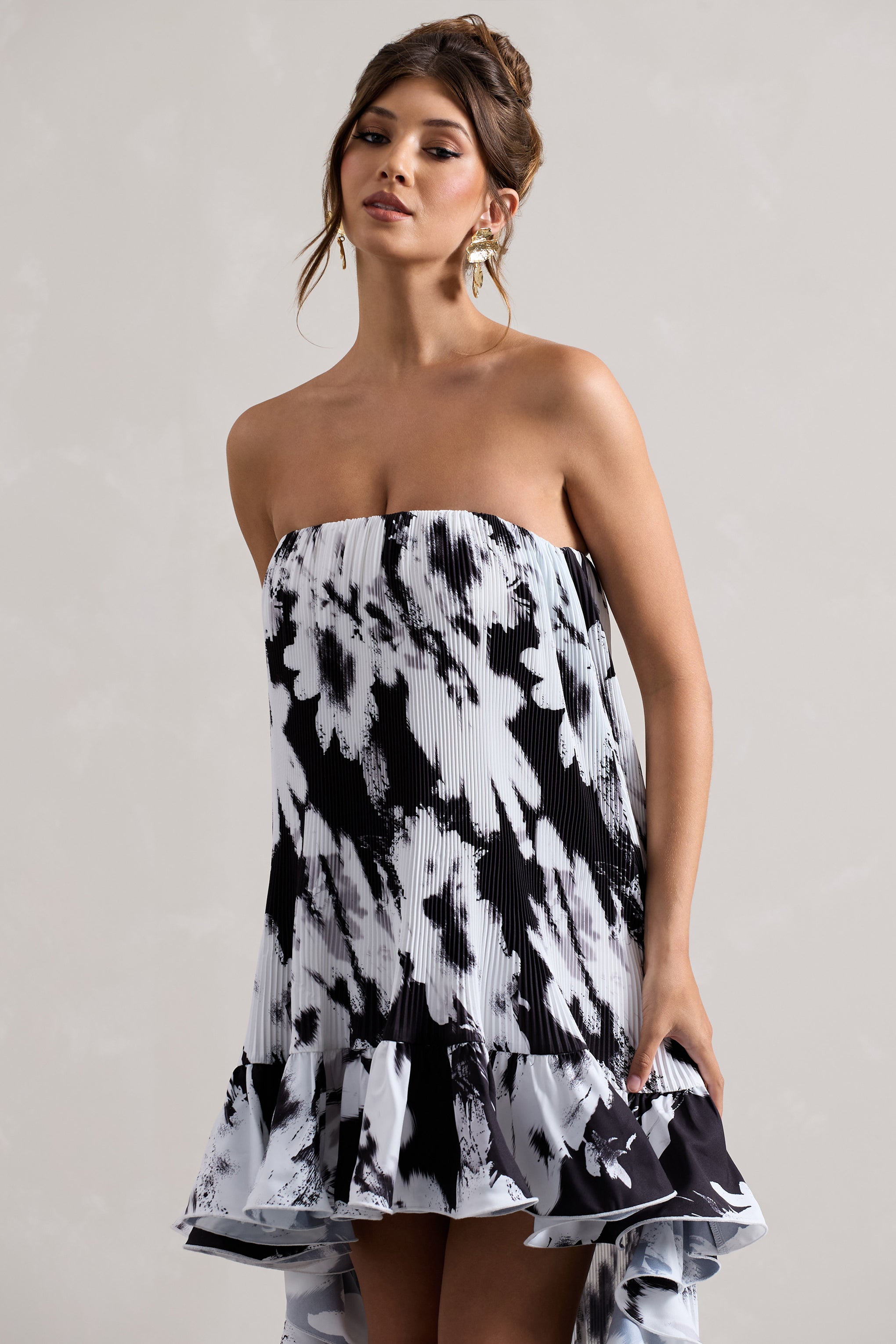 Whistler | Monokrom Çiçekli Şifon Bandeau Yüksek-Düşük Volanlı Maxi Elbise