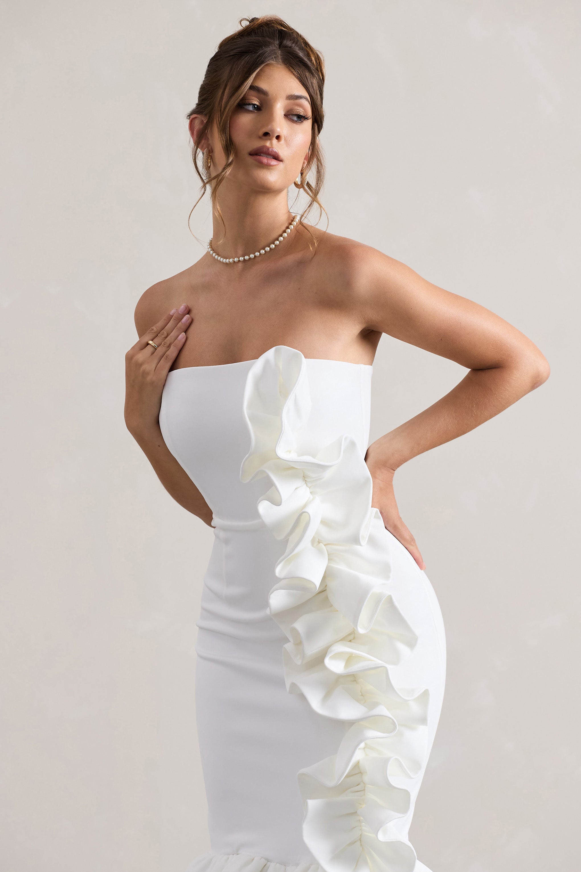 Konu | Krema Renkli Bandeau Volanlı Midi Elbise