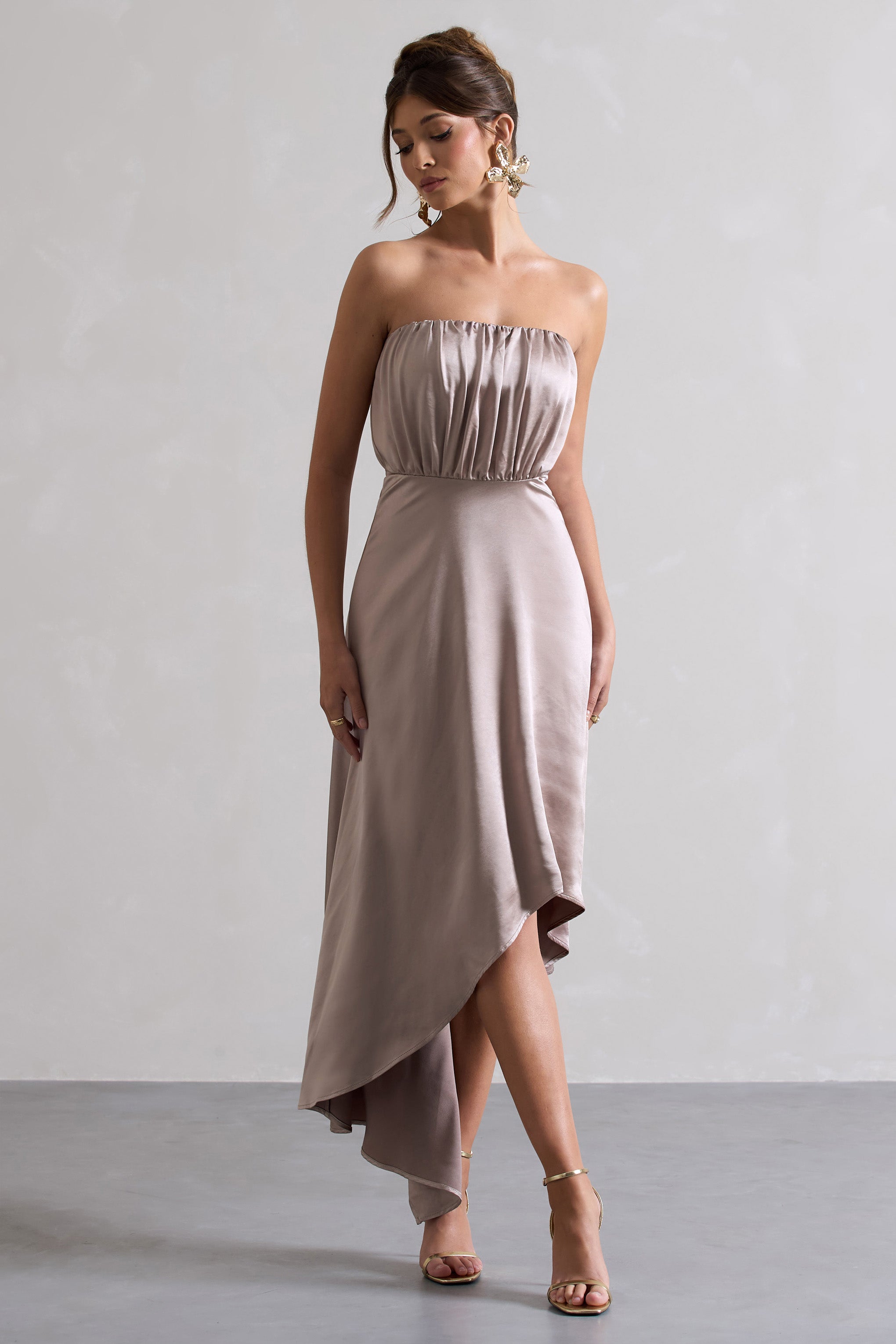 Willa | Asimetrik Etekli Taupe Saten Bandeau Maxi Elbise