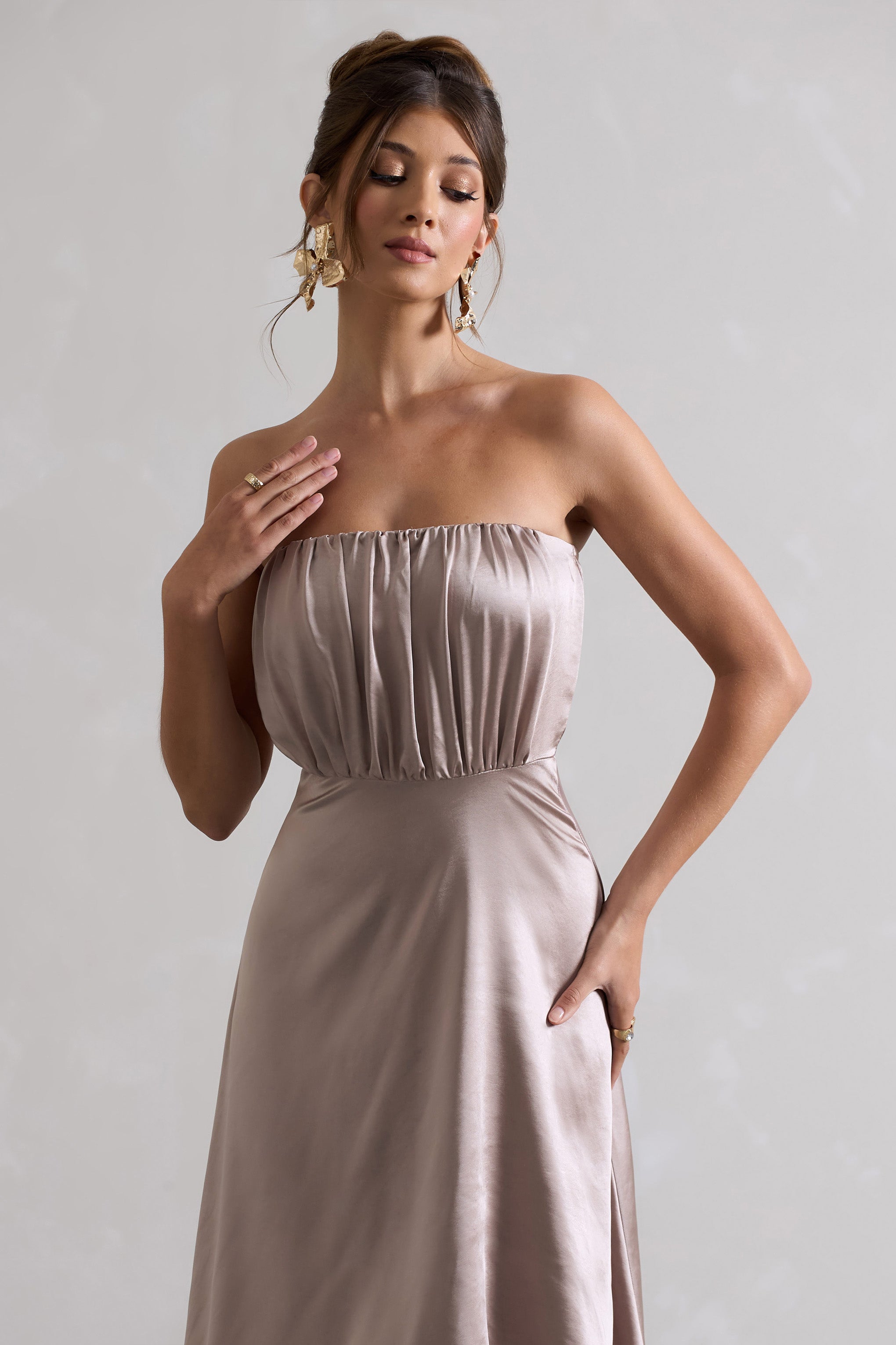 Willa | Asimetrik Etekli Taupe Saten Bandeau Maxi Elbise