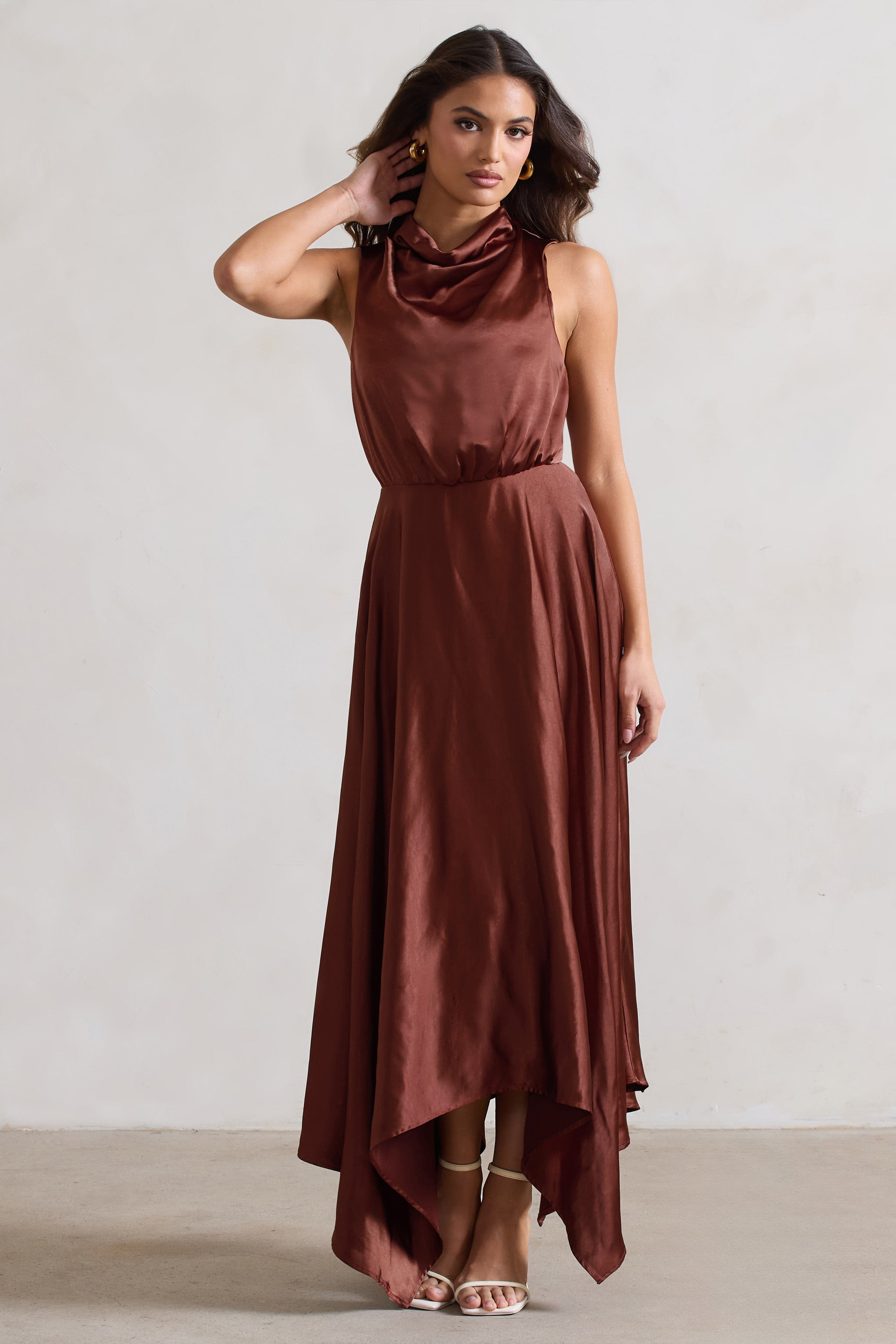 Kerri | Çikolata Kahverengi Saten Kolları Açık Maxi Elbise