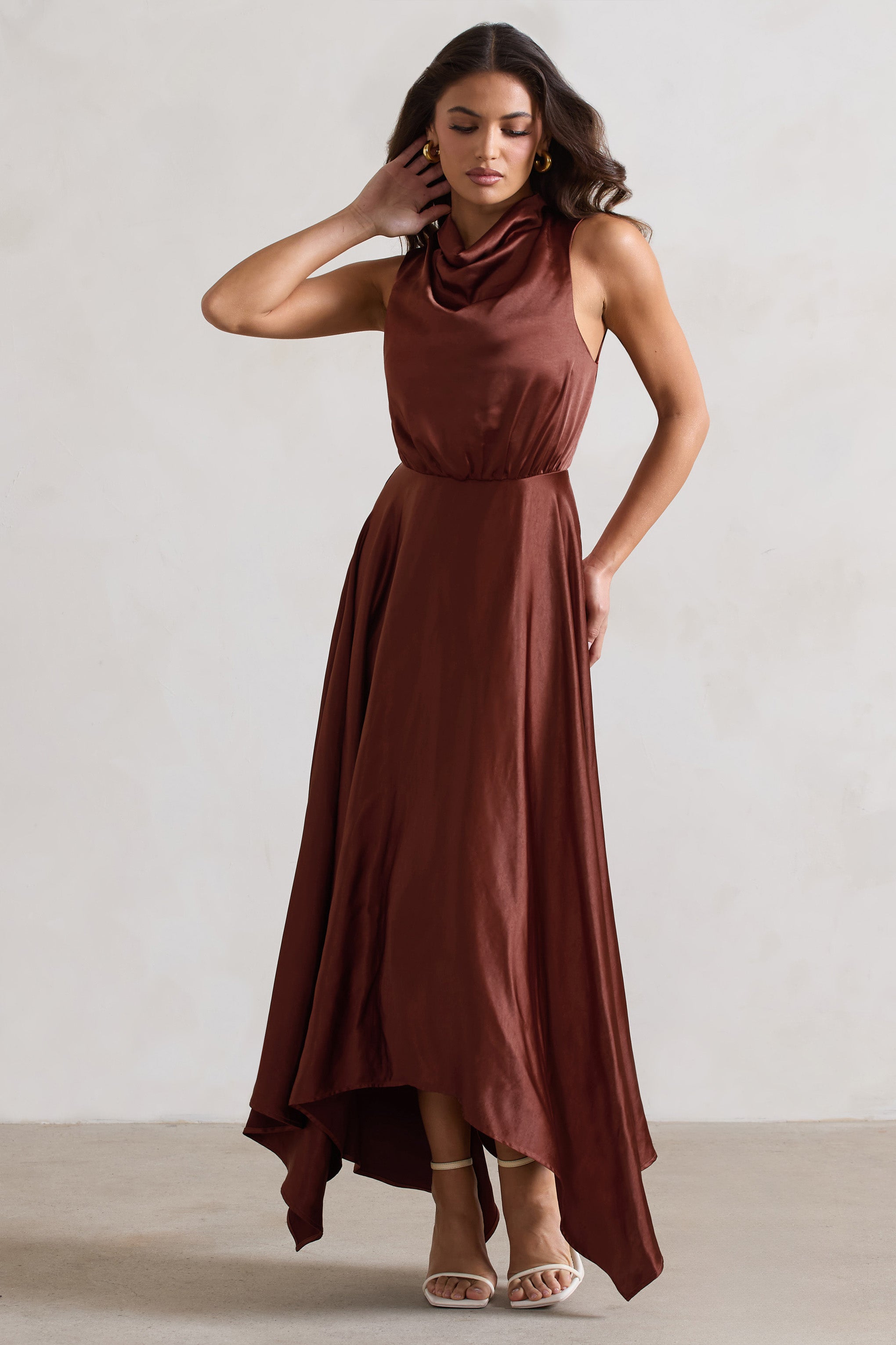 Kerri | Çikolata Kahverengi Saten Kolları Açık Maxi Elbise
