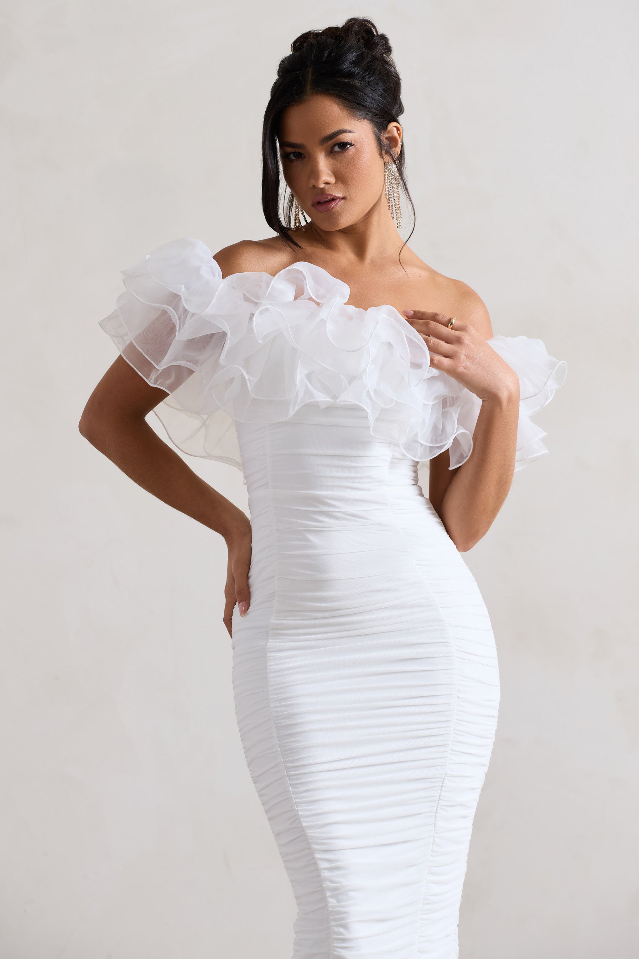 Kadınsı | Organza Detaylı Beyaz Fırfırlı Midi Elbise
