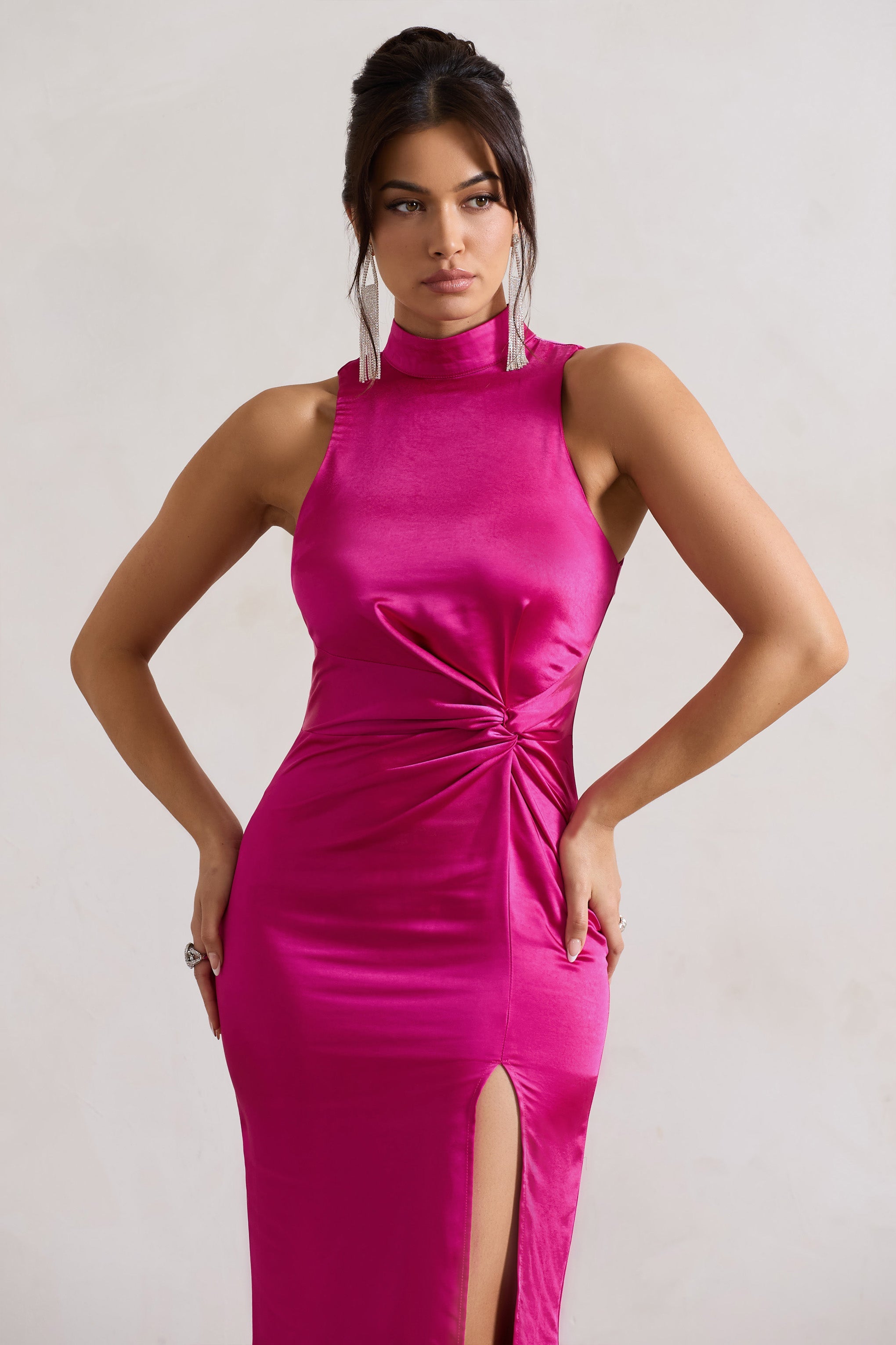 Zoe | Koyu Pembe Saten Dönüş Split Maxi Elbise Tüy Detaylı