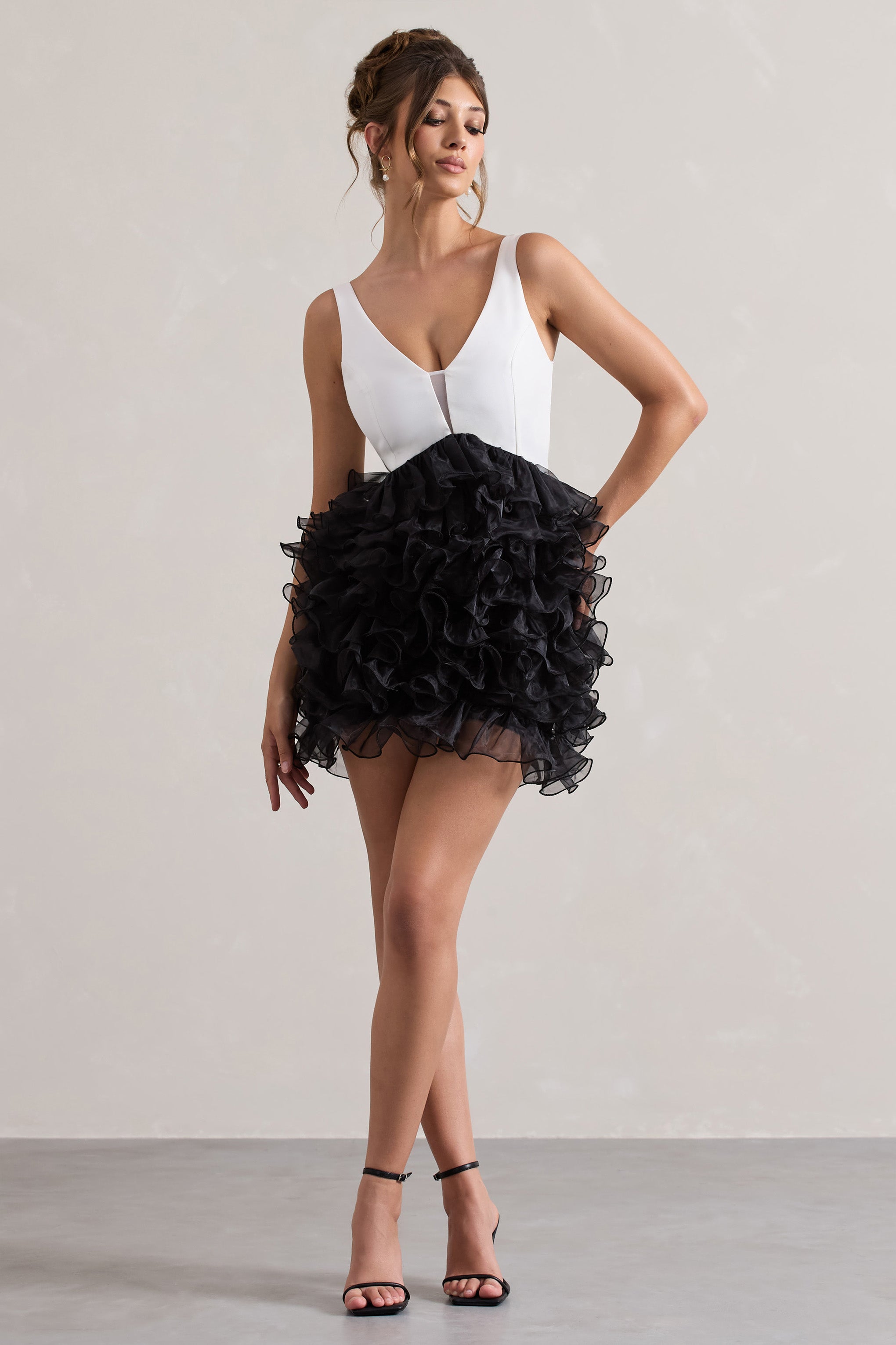 Riot | Organza Etekli Siyah & Beyaz Derin Yaka Mini Elbise