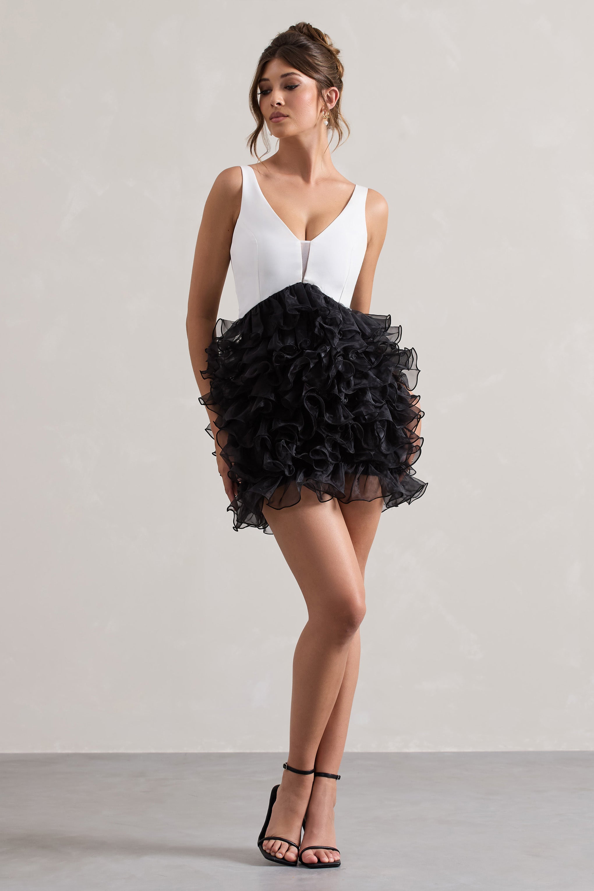 Riot | Organza Etekli Siyah & Beyaz Derin Yaka Mini Elbise