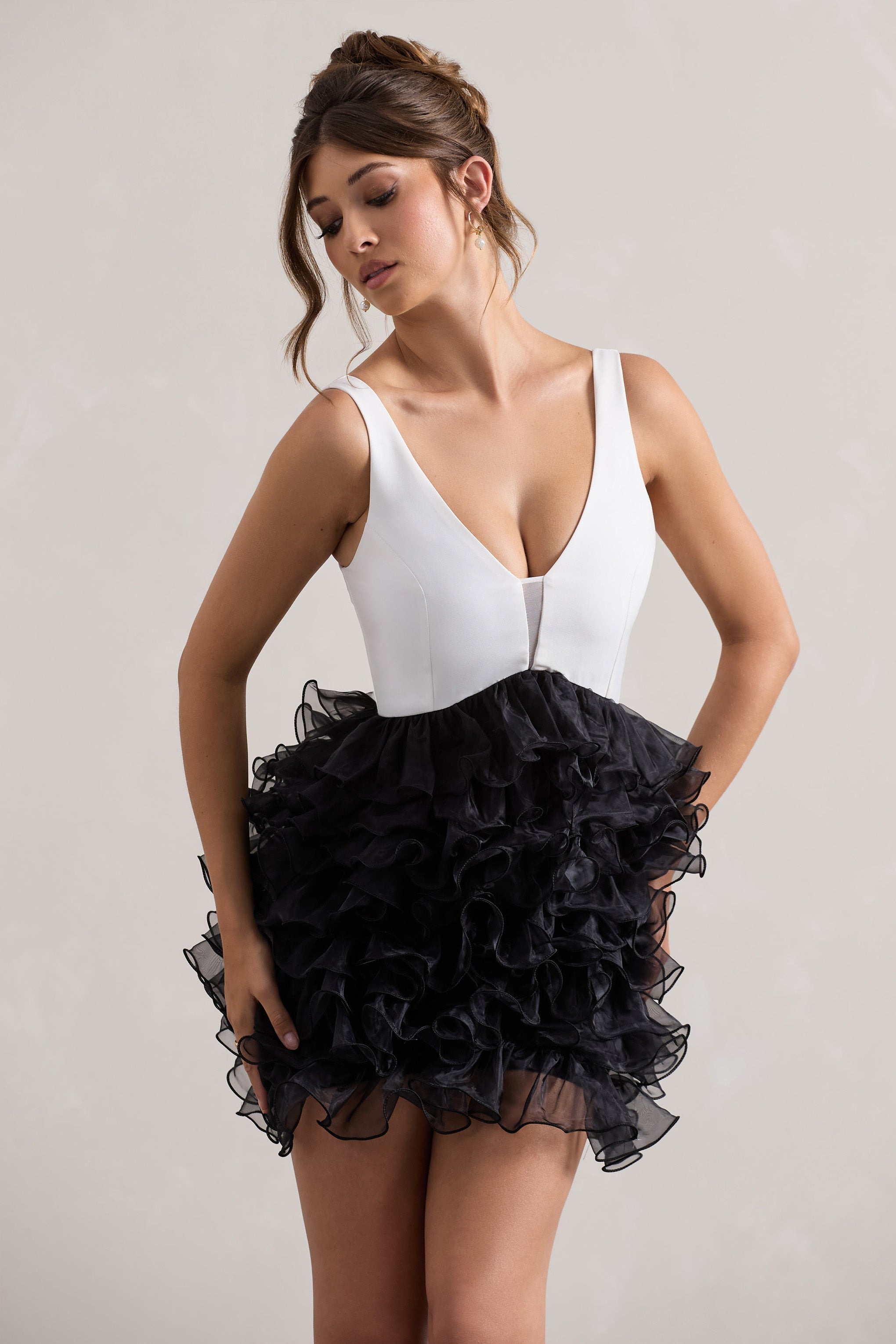 Riot | Organza Etekli Siyah & Beyaz Derin Yaka Mini Elbise