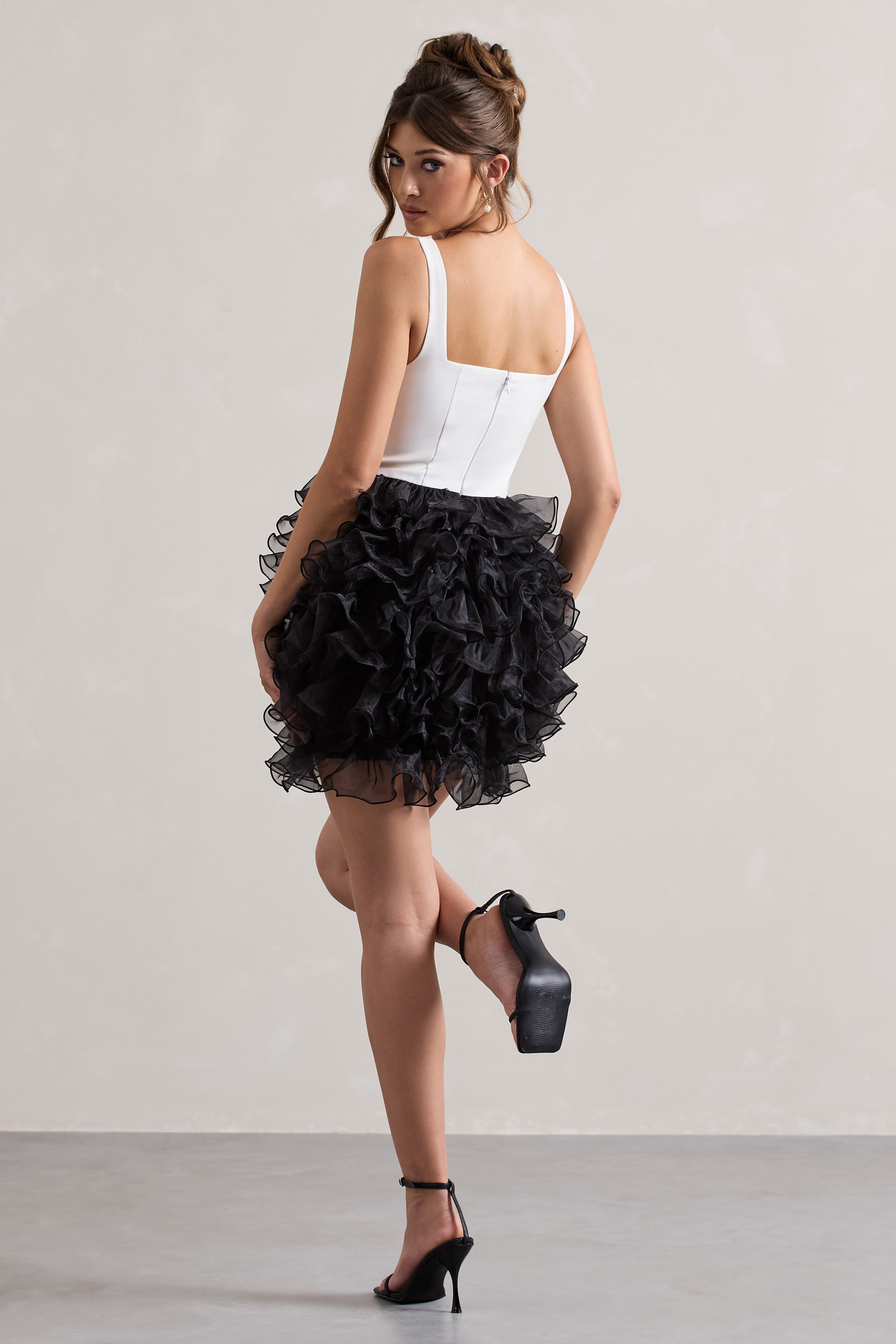 Riot | Organza Etekli Siyah & Beyaz Derin Yaka Mini Elbise