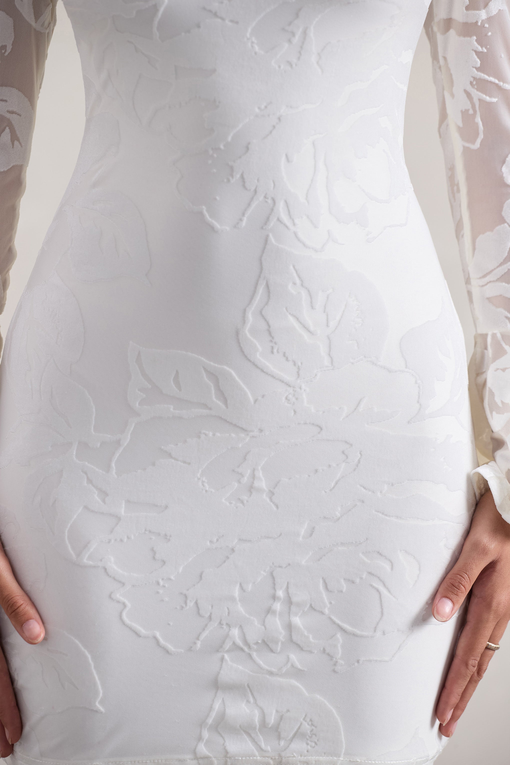 Della | Beyaz Bodycon Fırfırlı Kol Mikro Mini Elbise