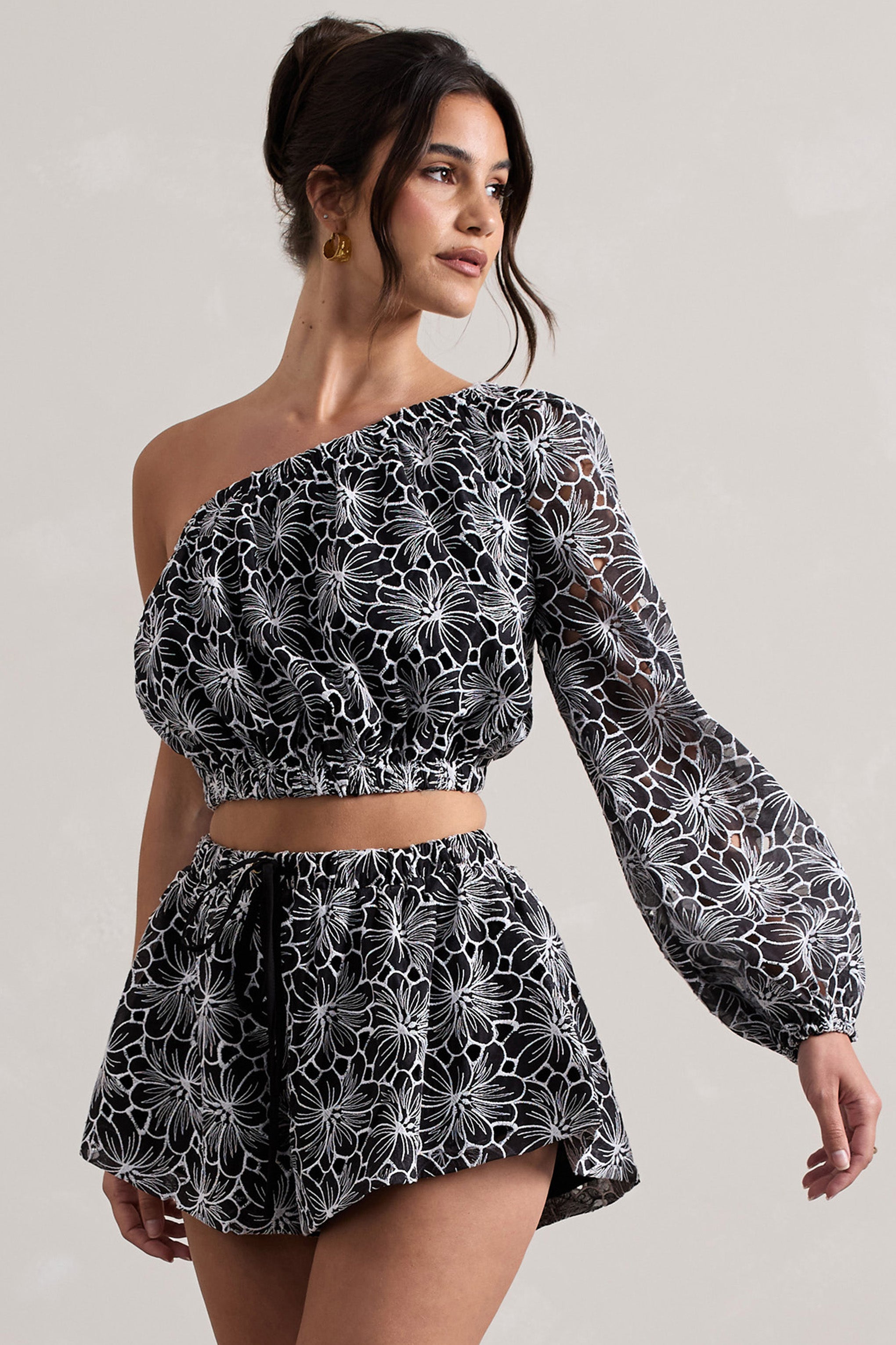 Son İstek | Siyah Dantel Asimetrik Tek Kol Crop-Top