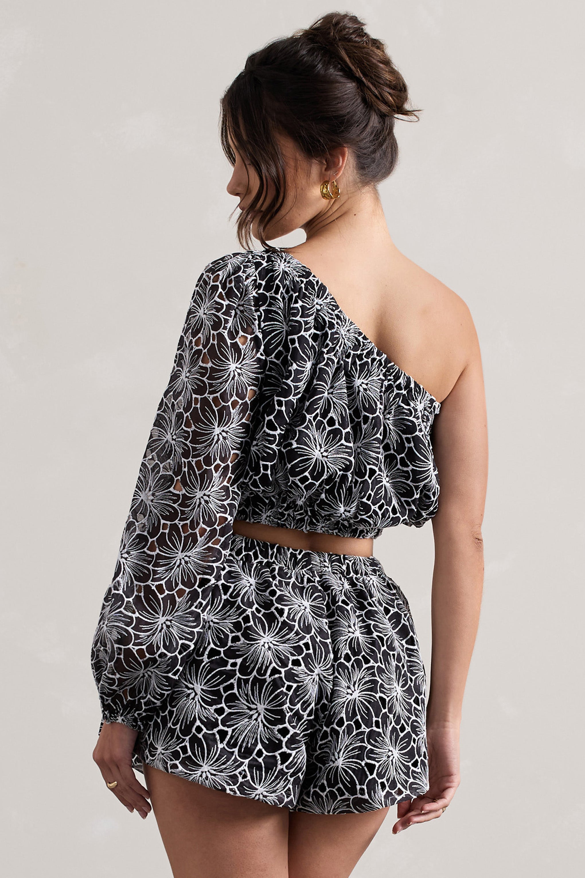 Son İstek | Siyah Dantel Asimetrik Tek Kol Crop-Top