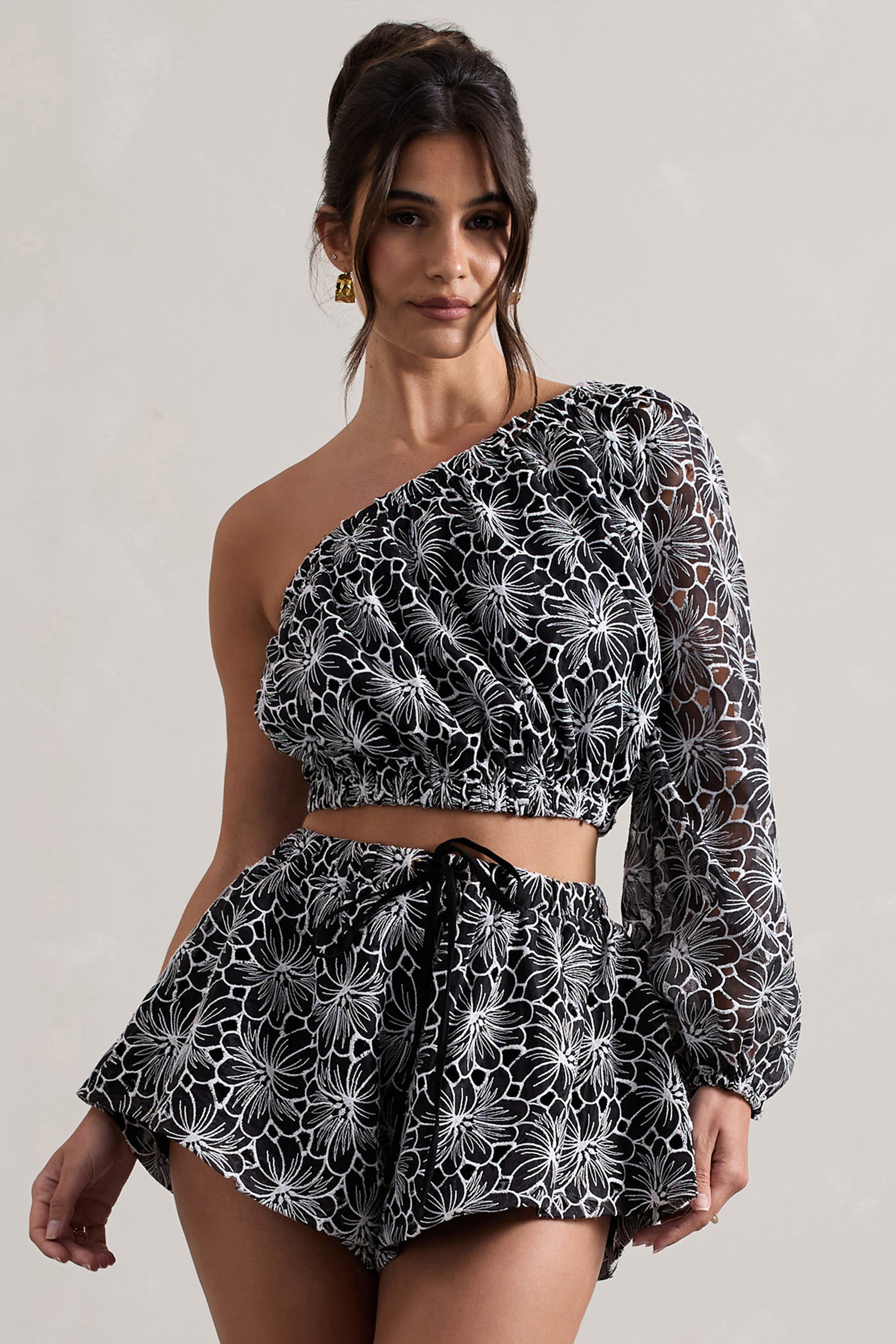 Son İstek | Siyah Dantel Asimetrik Tek Kol Crop-Top