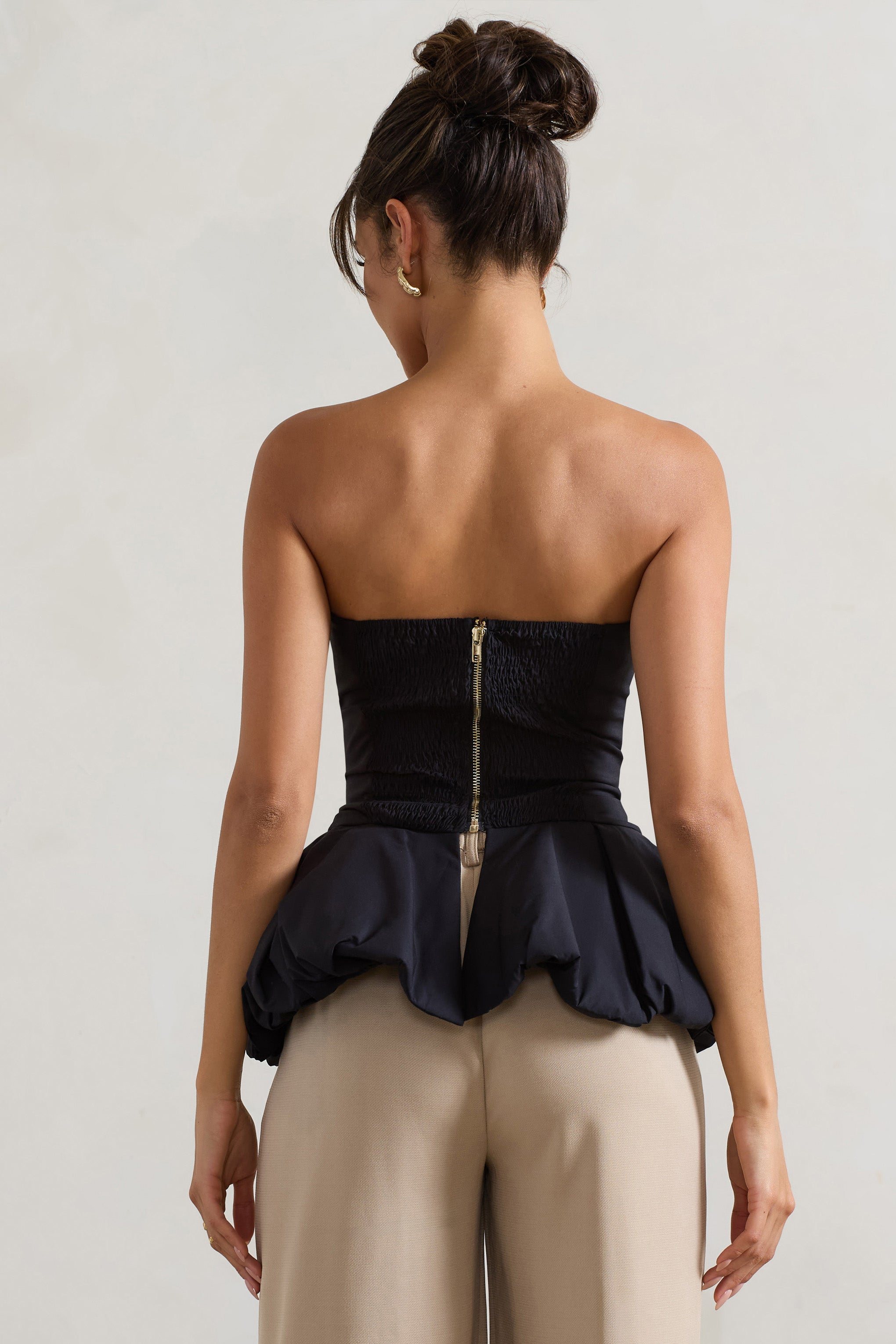 Roll With It | Siyah Bandeau Volanlı Üst