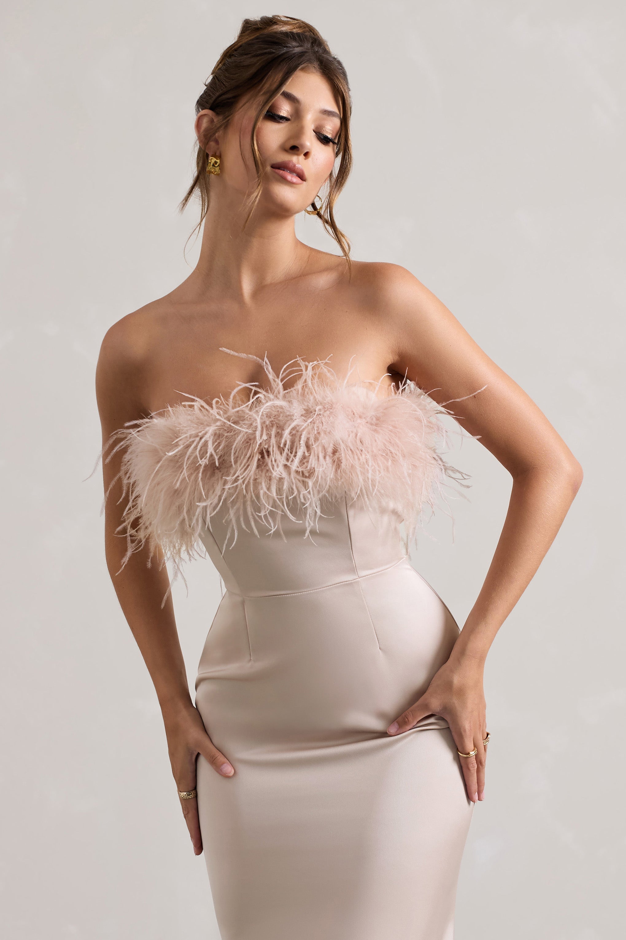 Bunun İçin Giyin | Şampanya Saten Tüy Detaylı Bandeau Maxi Elbise