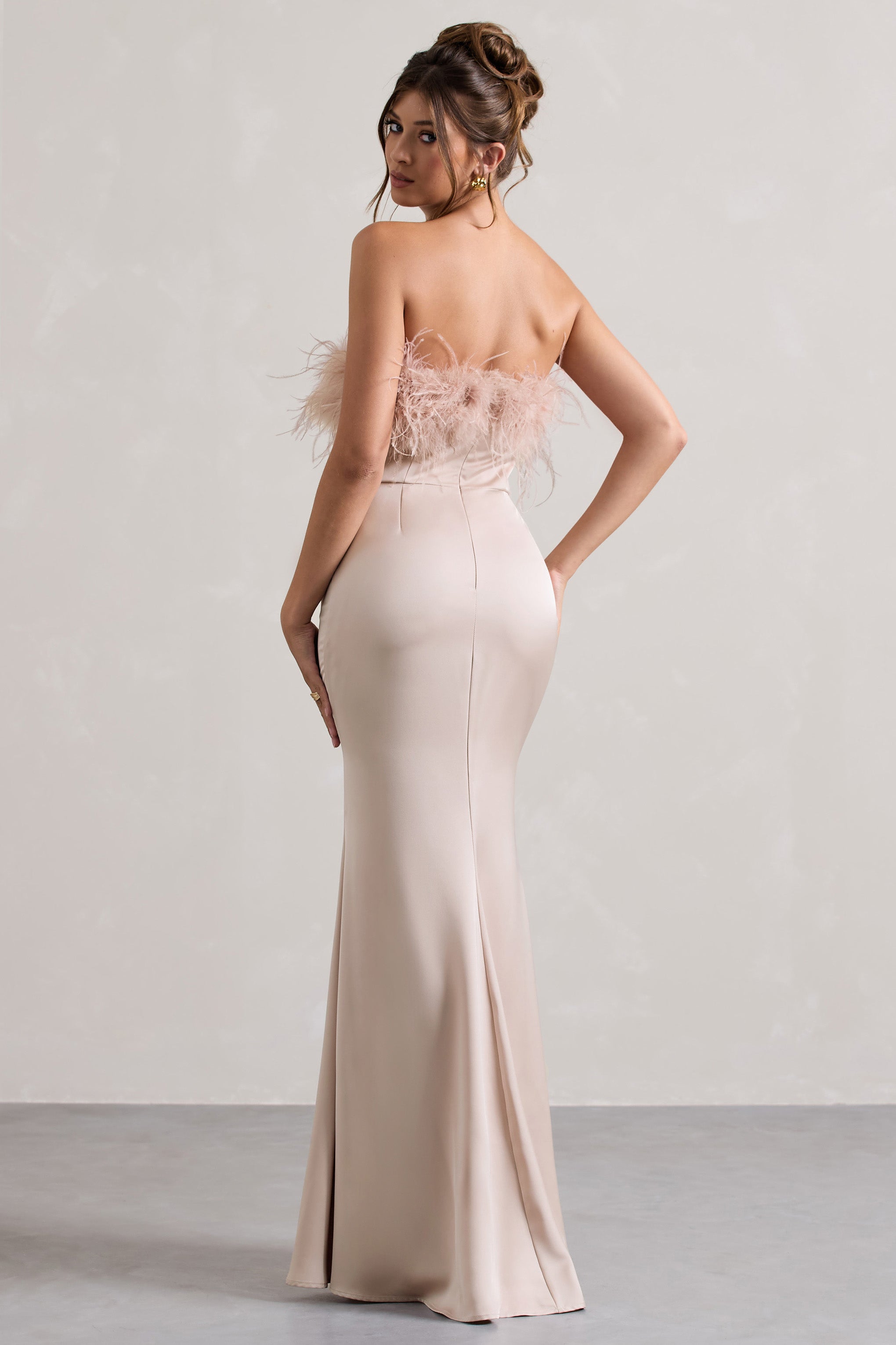 Bunun İçin Giyin | Şampanya Saten Tüy Detaylı Bandeau Maxi Elbise