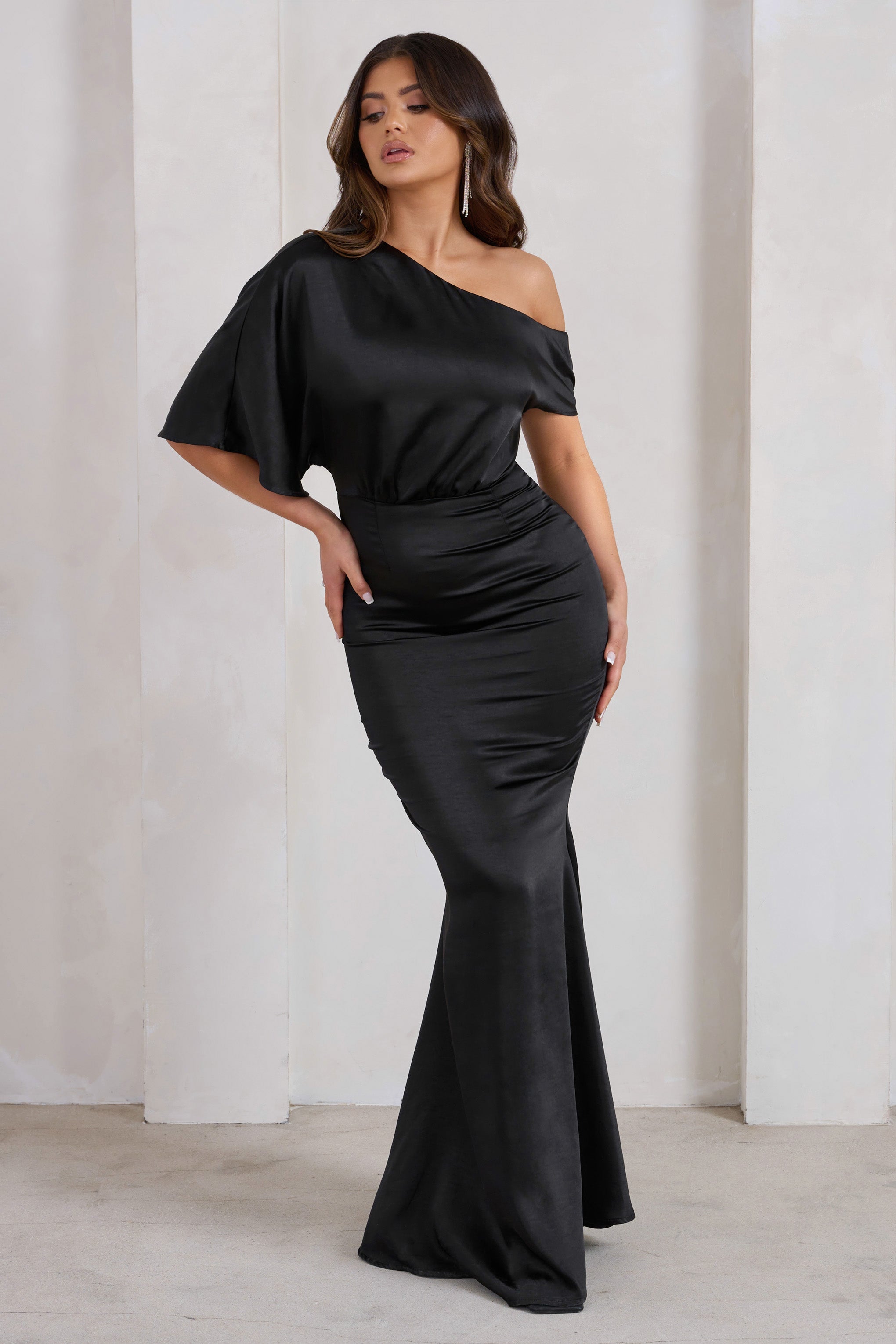 Sabrina | Siyah Asimetrik Tek Omuz Saten Maxi Elbise