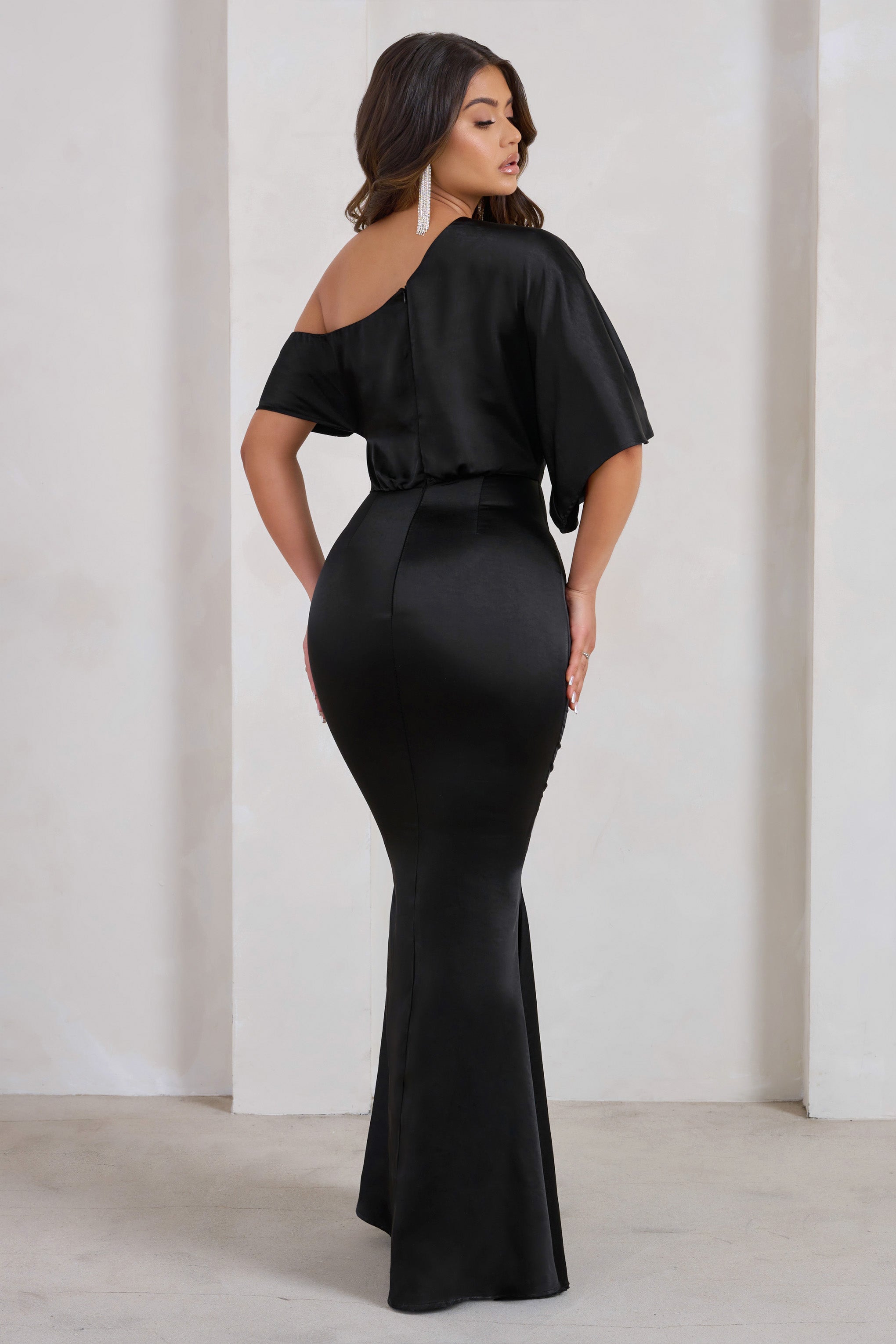 Sabrina | Siyah Asimetrik Tek Omuz Saten Maxi Elbise