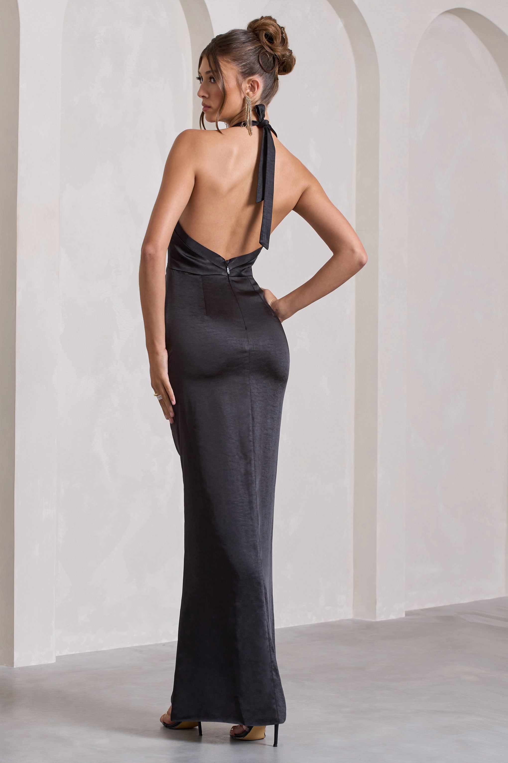 Rebecca | Siyah Saten Derin Yaka Halter-Neck Açık Sırt Yırtmaçlı Maxi Elbise