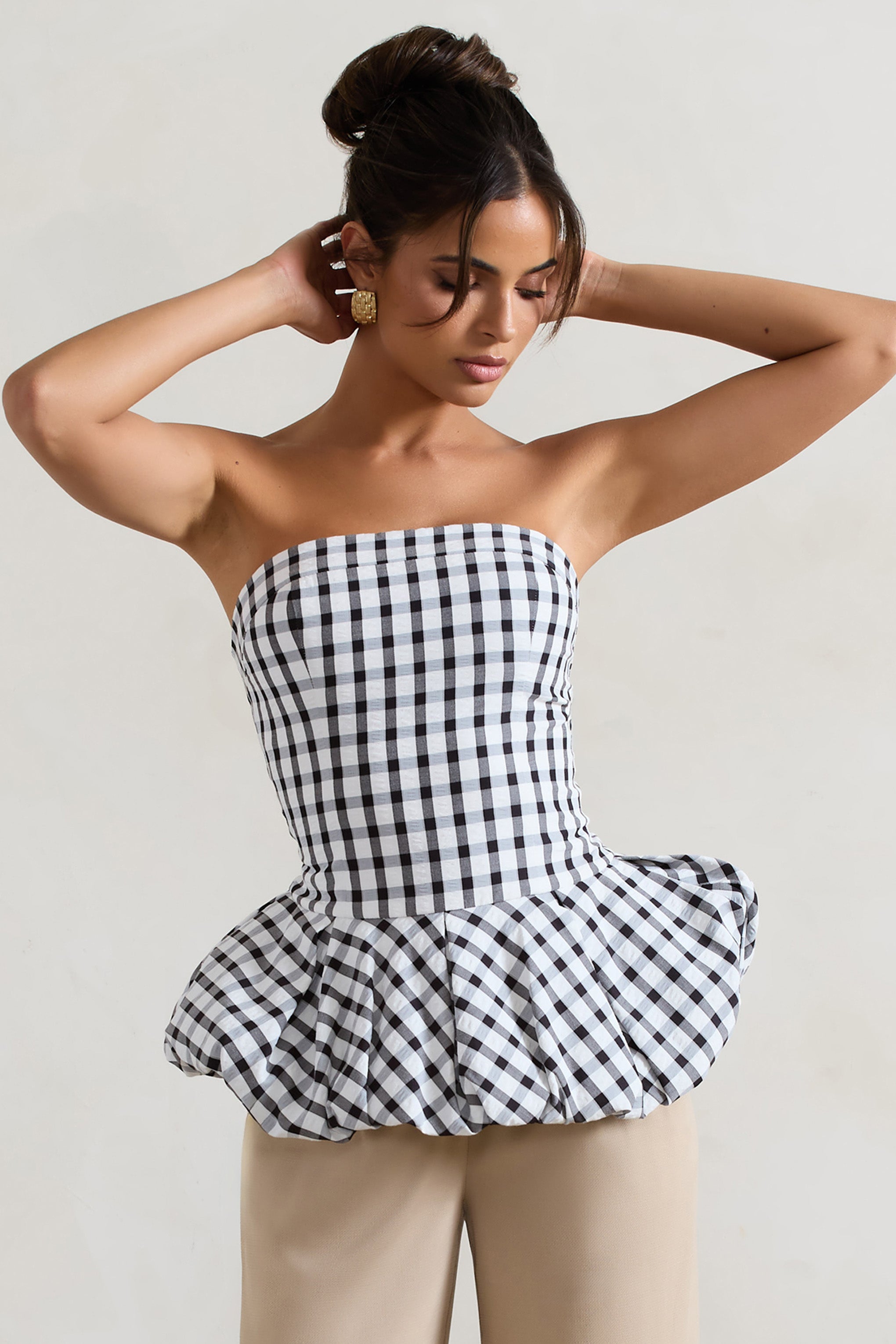 Onunla Yuvarlan | Siyah & Beyaz Gingham Bandeau Volanlı Üst