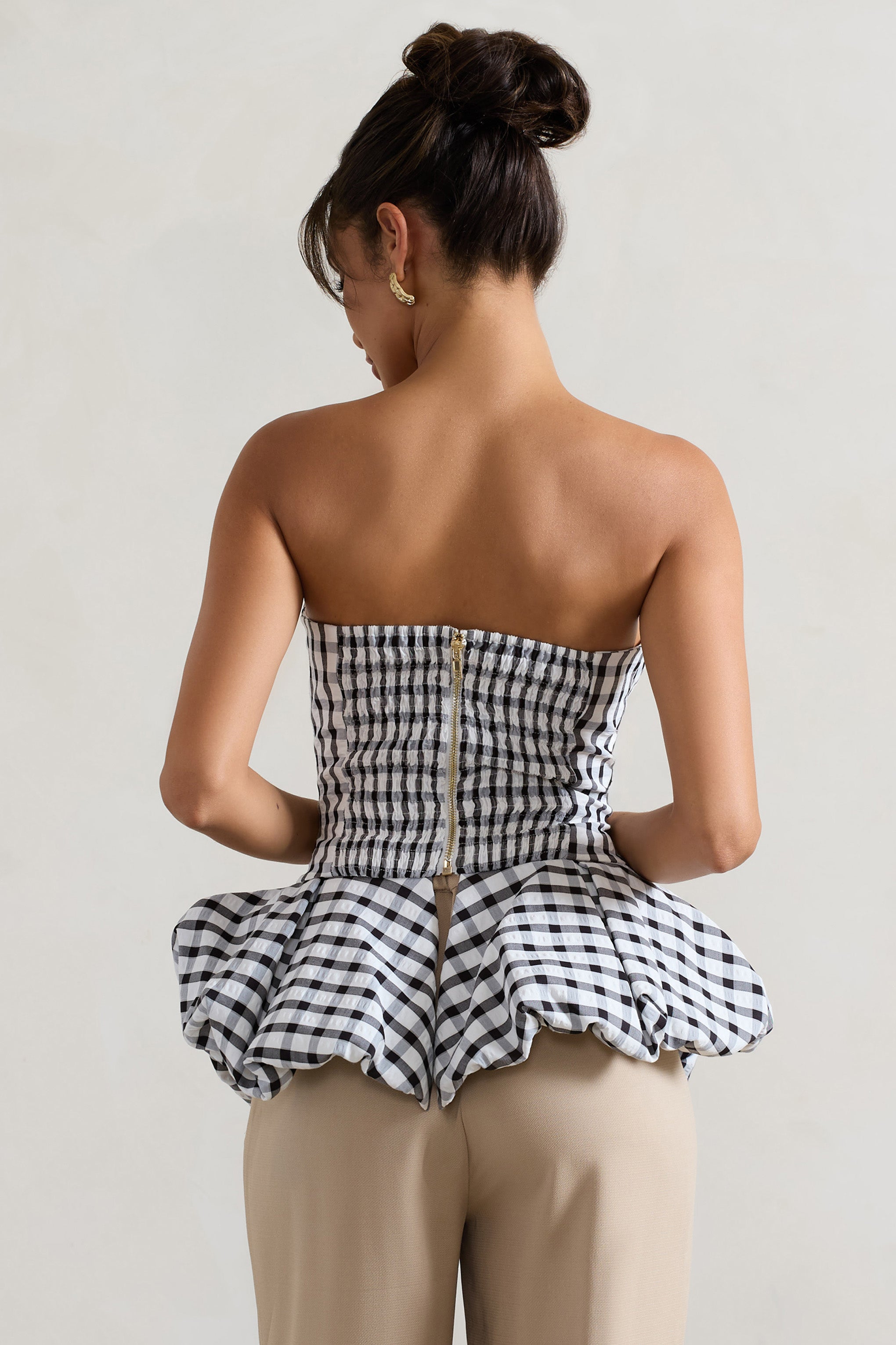 Onunla Yuvarlan | Siyah & Beyaz Gingham Bandeau Volanlı Üst