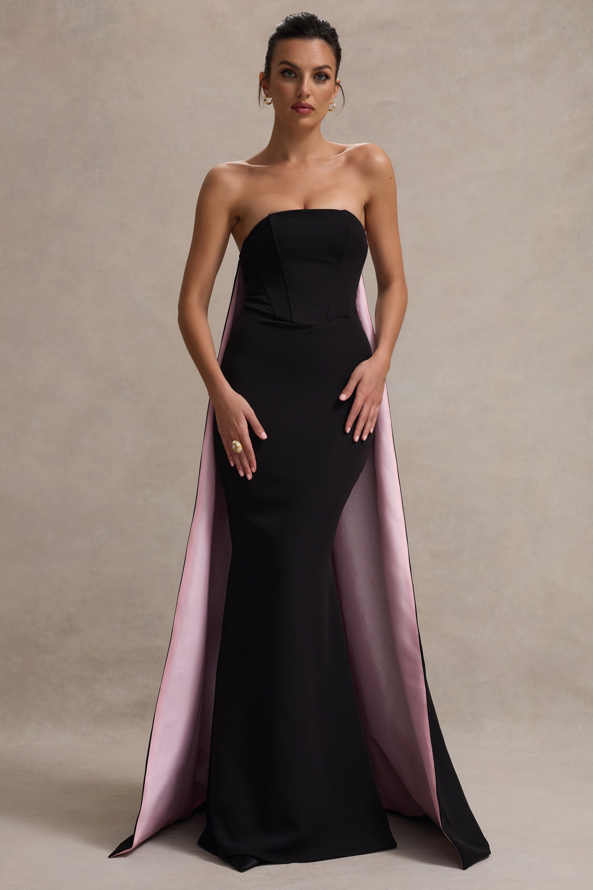 O, Sorun | Siyah Bandeau Maxi Elbise Pembe Pelerin ile
