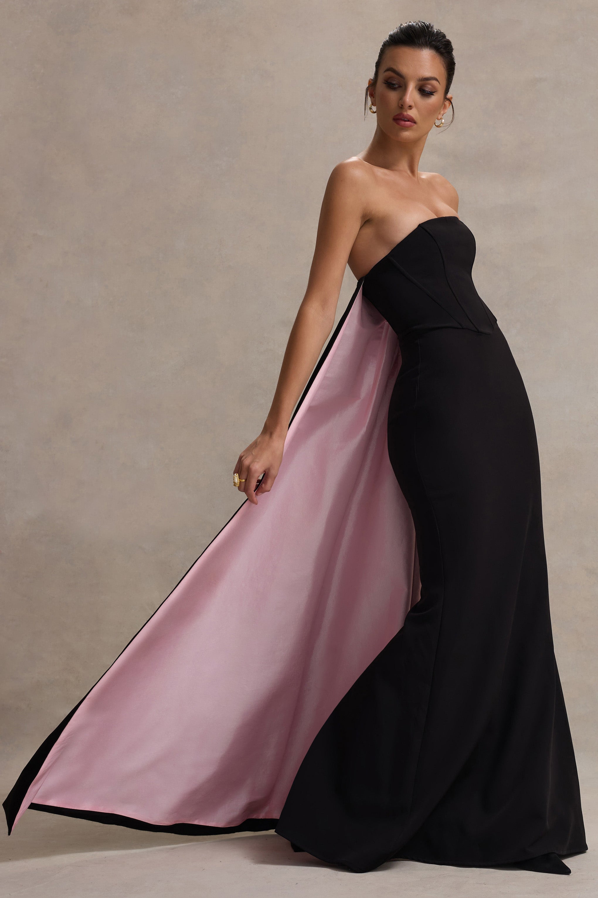 O, Sorun | Siyah Bandeau Maxi Elbise Pembe Pelerin ile