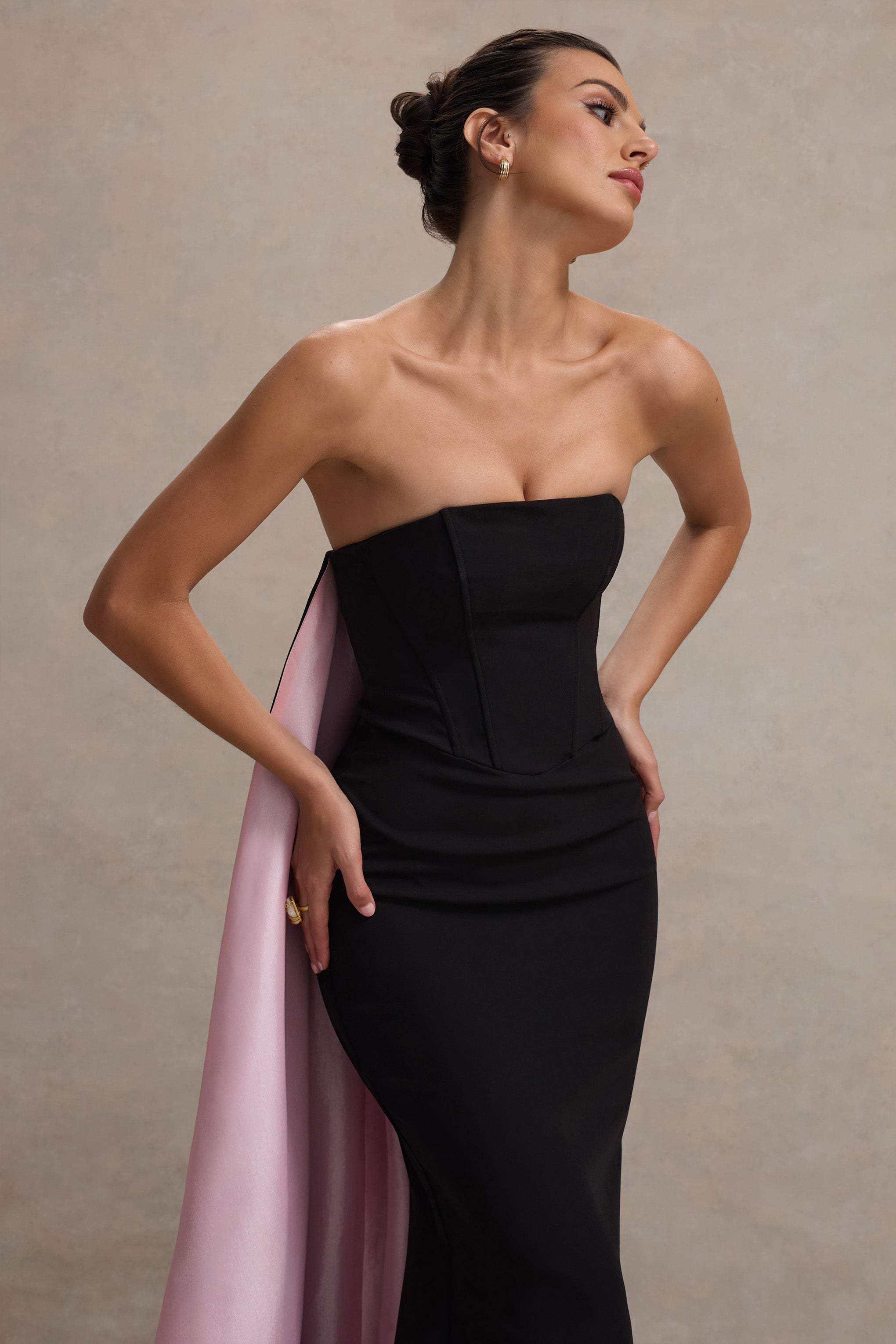 O, Sorun | Siyah Bandeau Maxi Elbise Pembe Pelerin ile
