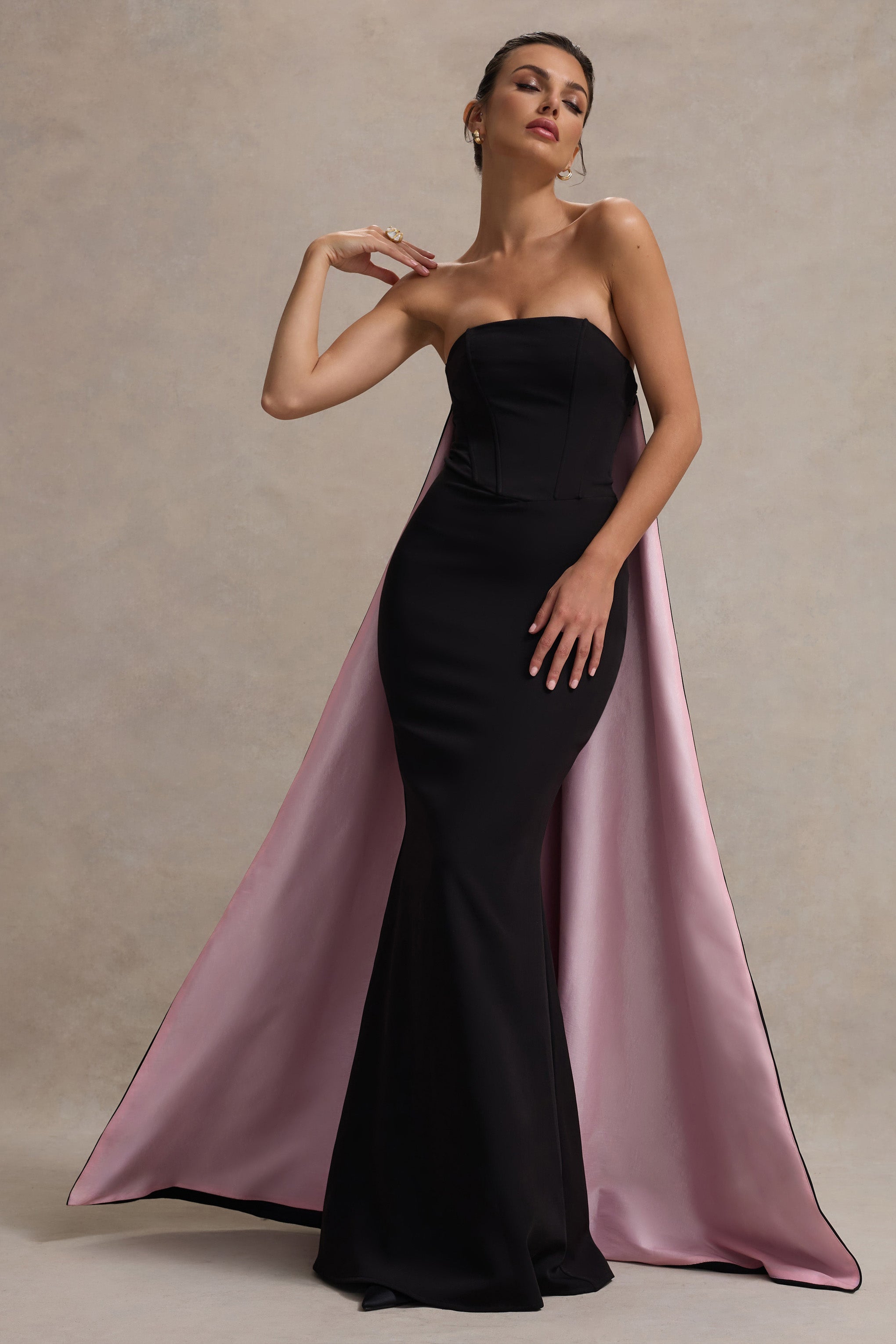 O, Sorun | Siyah Bandeau Maxi Elbise Pembe Pelerin ile
