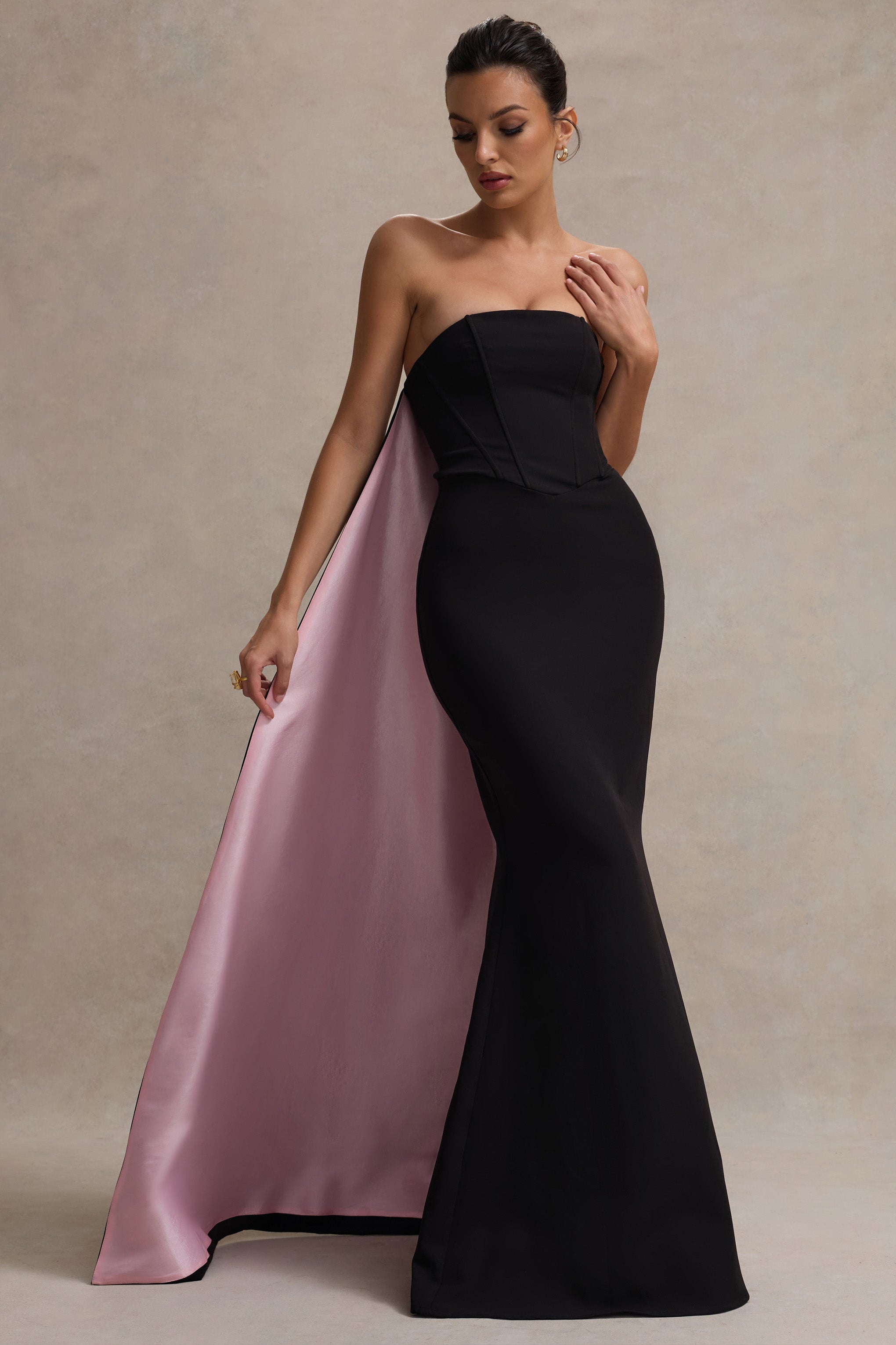 O, Sorun | Siyah Bandeau Maxi Elbise Pembe Pelerin ile