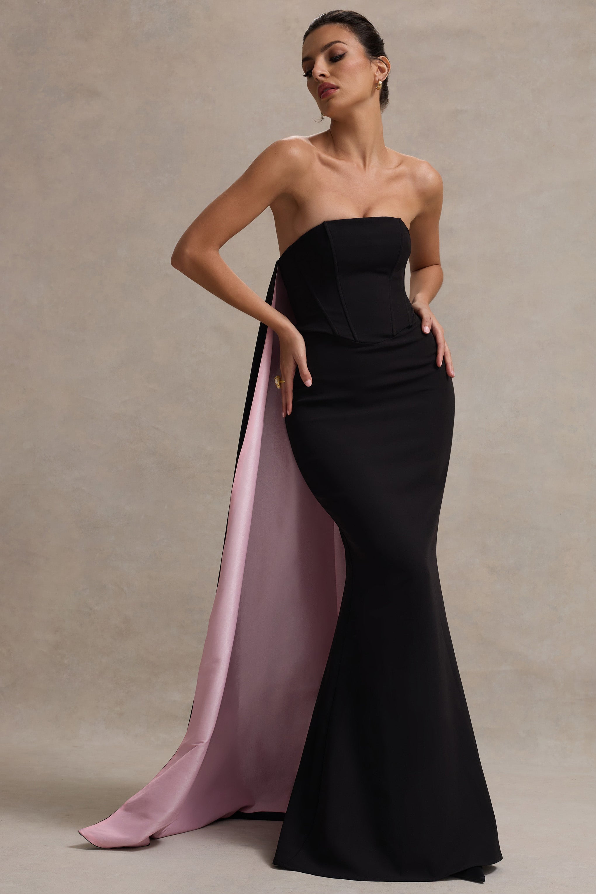 O, Sorun | Siyah Bandeau Maxi Elbise Pembe Pelerin ile