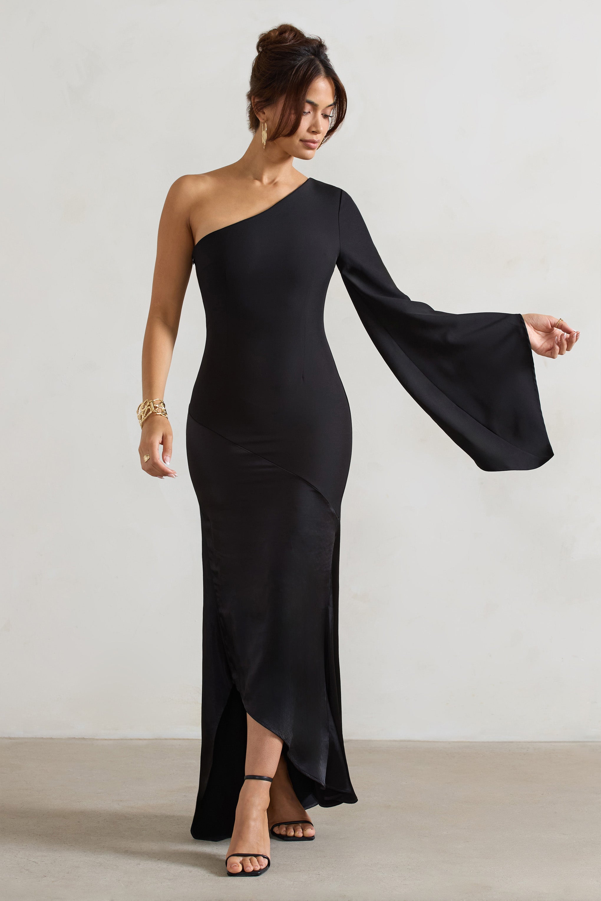 Salem | Saten Etekli Siyah Asimetrik Cape-Kollu Maxi Elbise