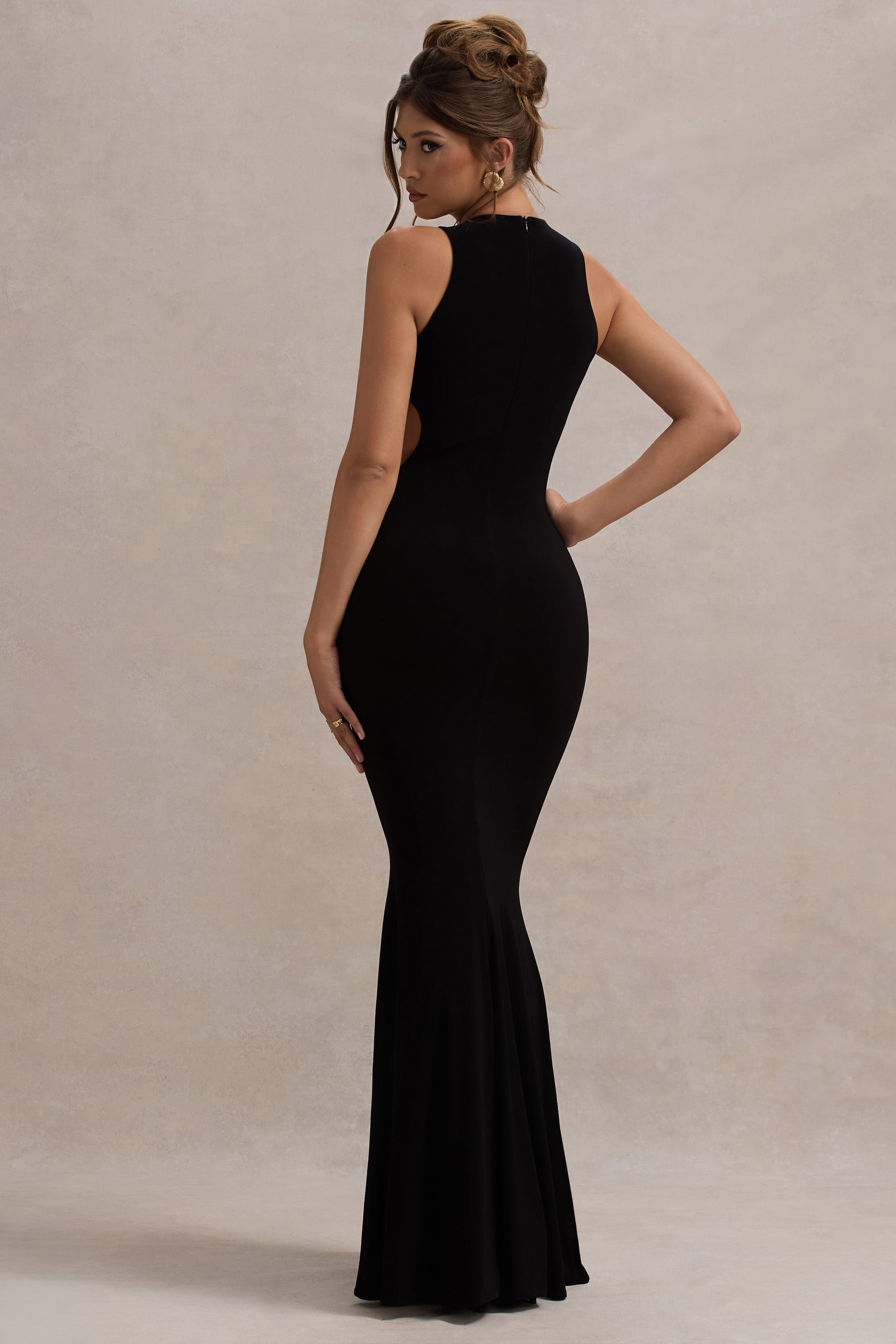 Aurelie | Siyah Kesik Maxi Elbise İle Fiyonklar