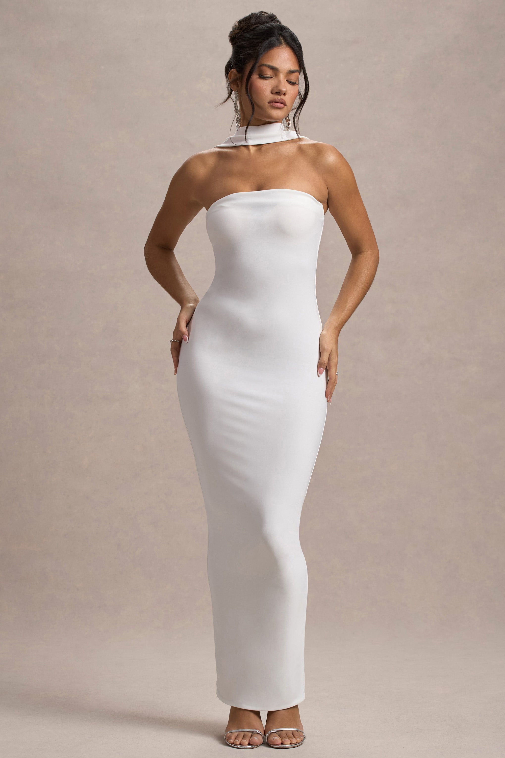 Nobu | Halter Yaka Beyaz Maxi Elbise