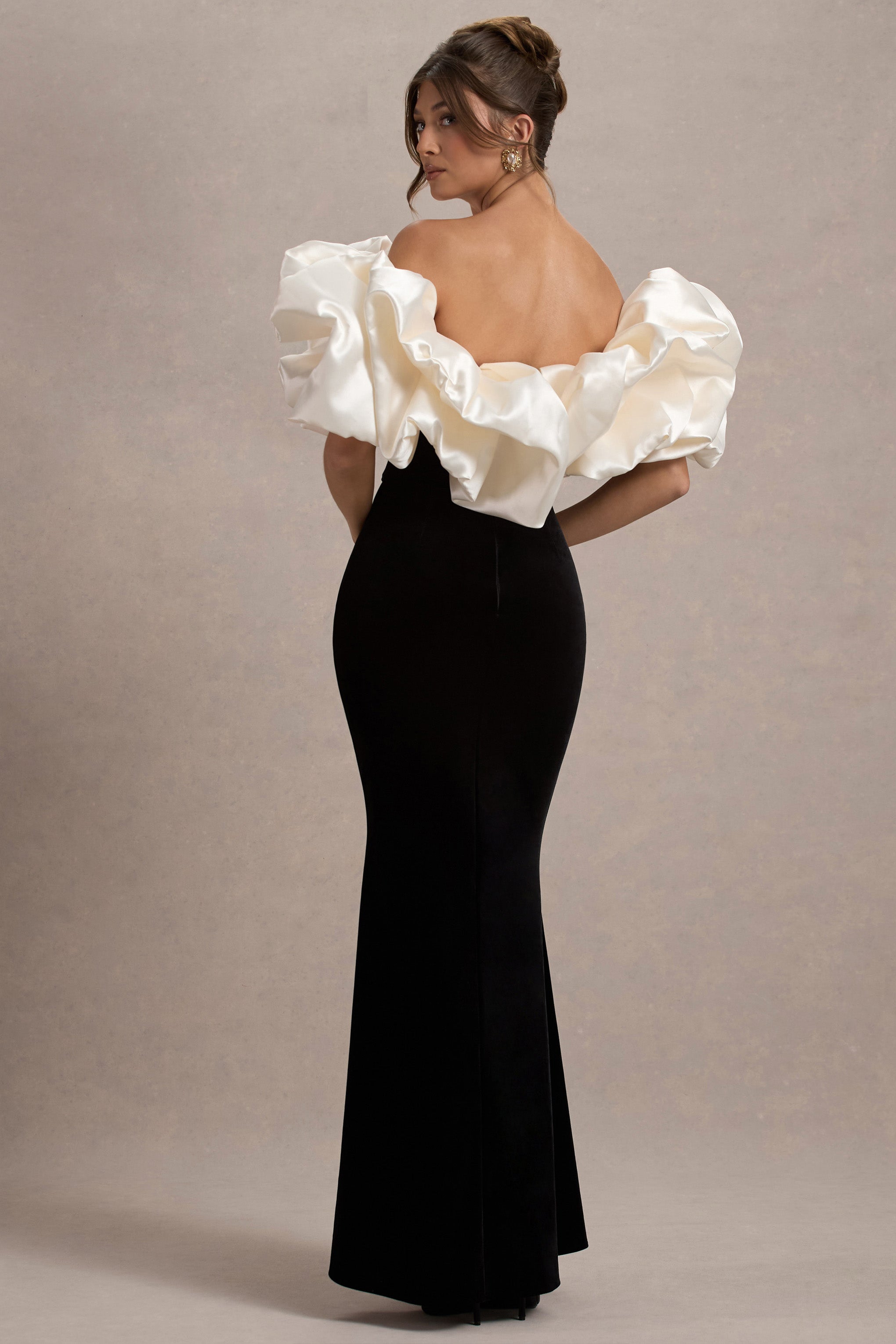 Cecily | Saten Ruffle Detaylı Siyah Kadife Maxi Elbise
