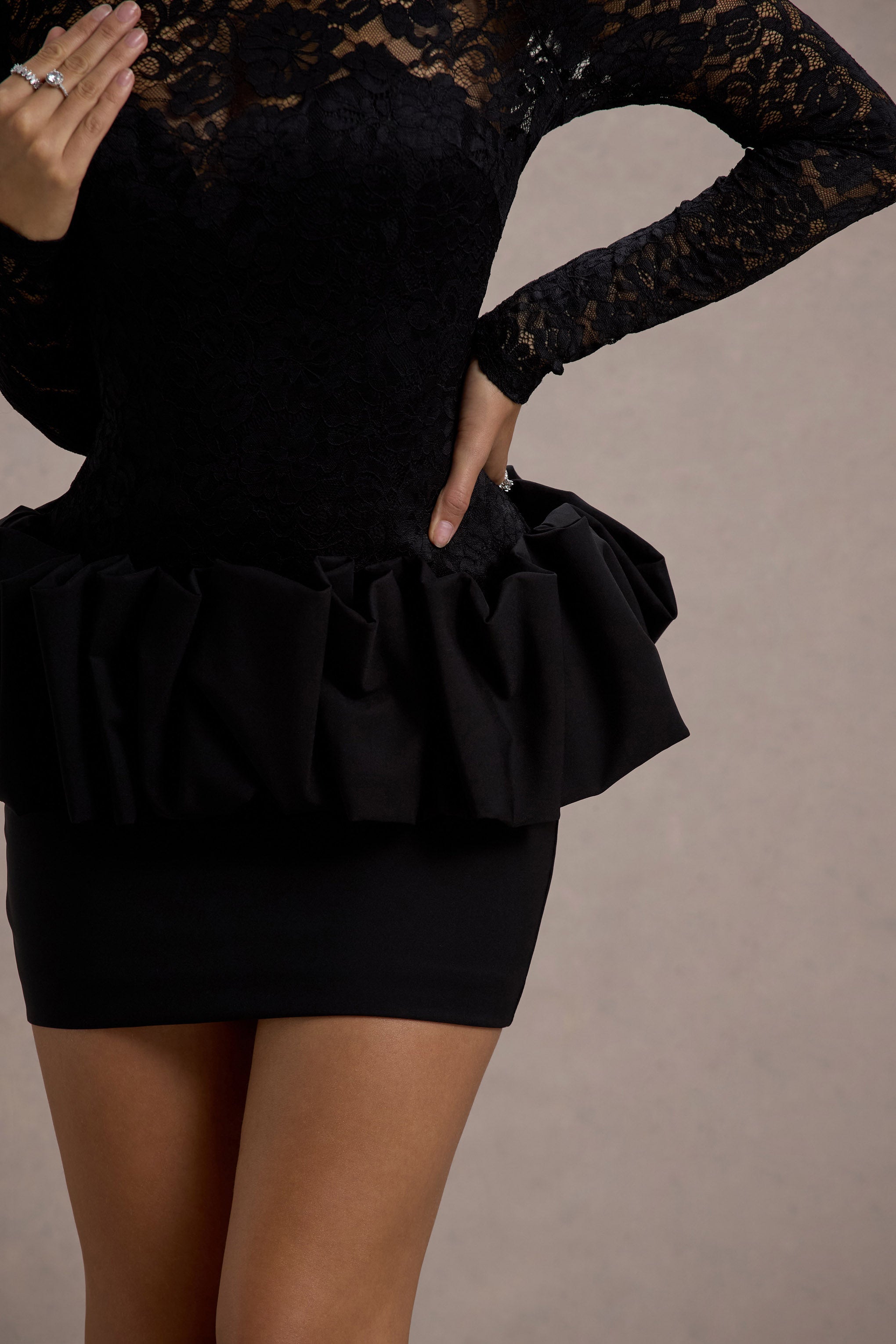 Antheia | Siyah Dantel Uzun Kollu Peplum Mini Elbise