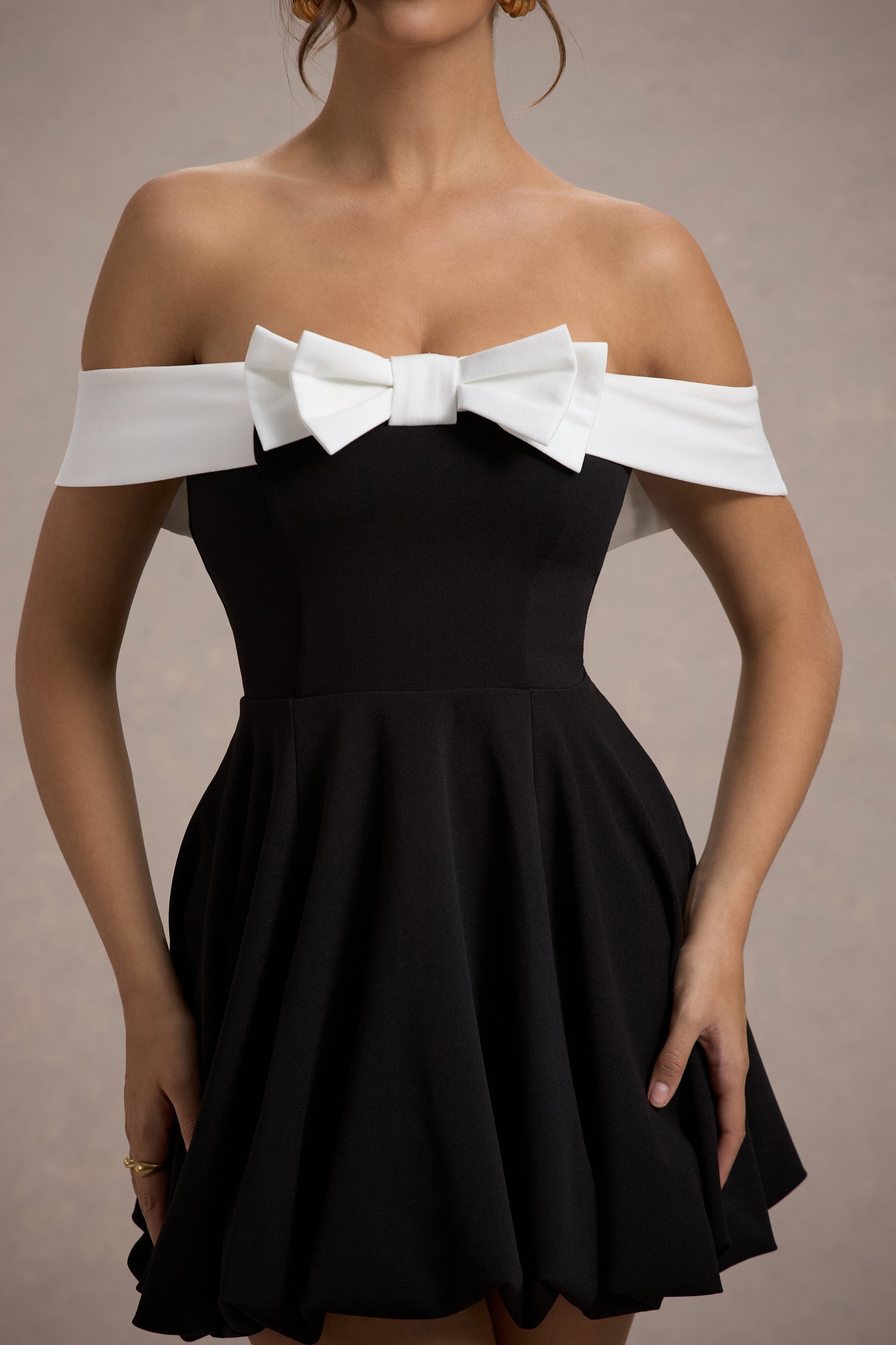Minimoiselle | Siyah & Beyaz Kurdele Detaylı Bardot Mini Elbise Puff-Ball Etek