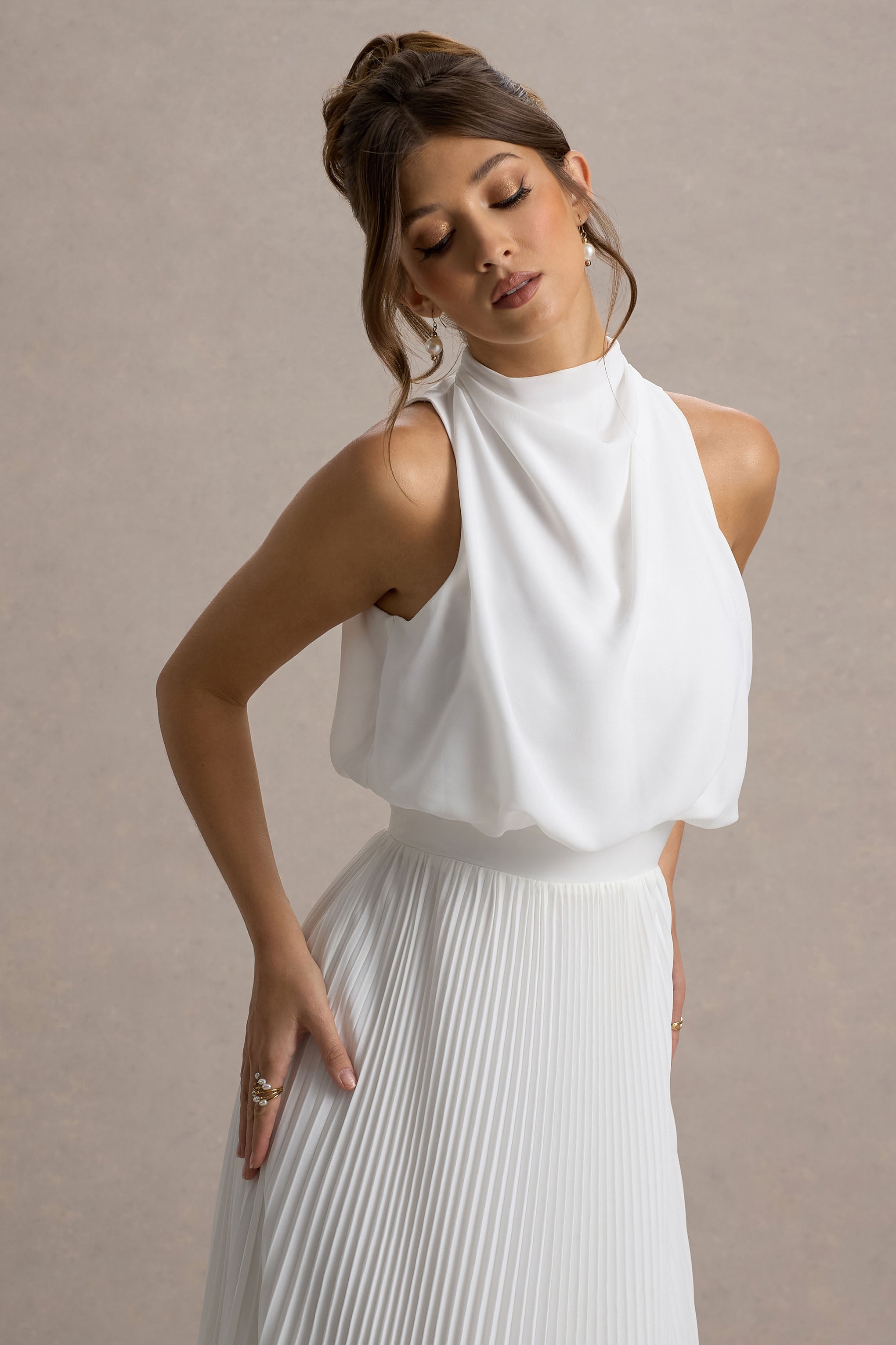 Nila | Plise Etekli Beyaz Cowl-Yaka Midi Elbise