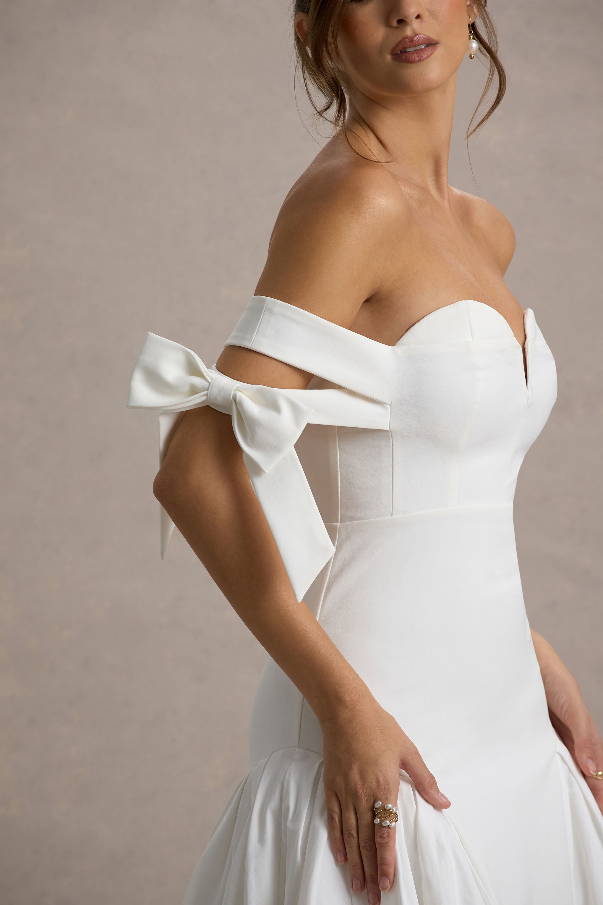 Ethel | Beyaz ve Krem Bardot Maxi Elbise ile Hacimli Etek