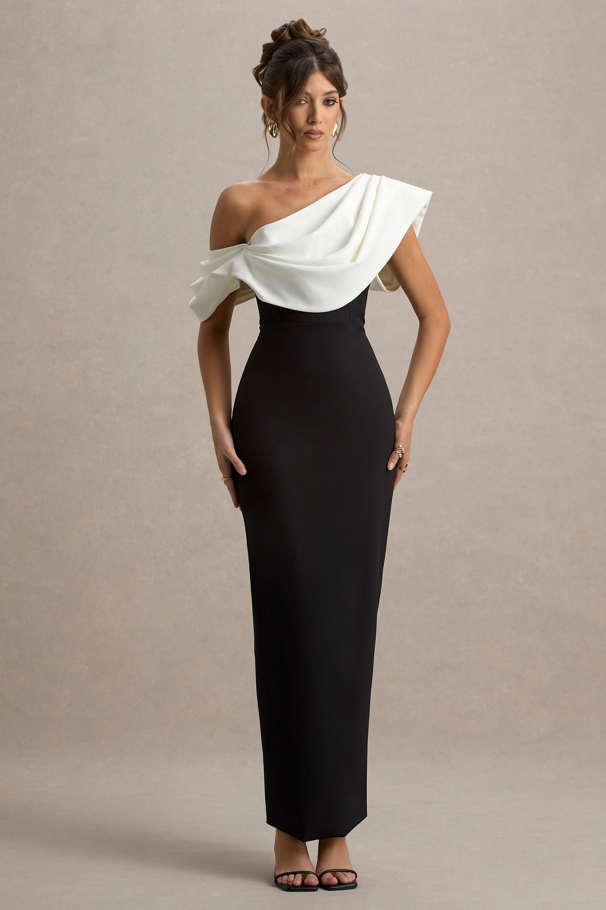 Angelina | Siyah & Beyaz Drapeli Omuz Maxi Elbise