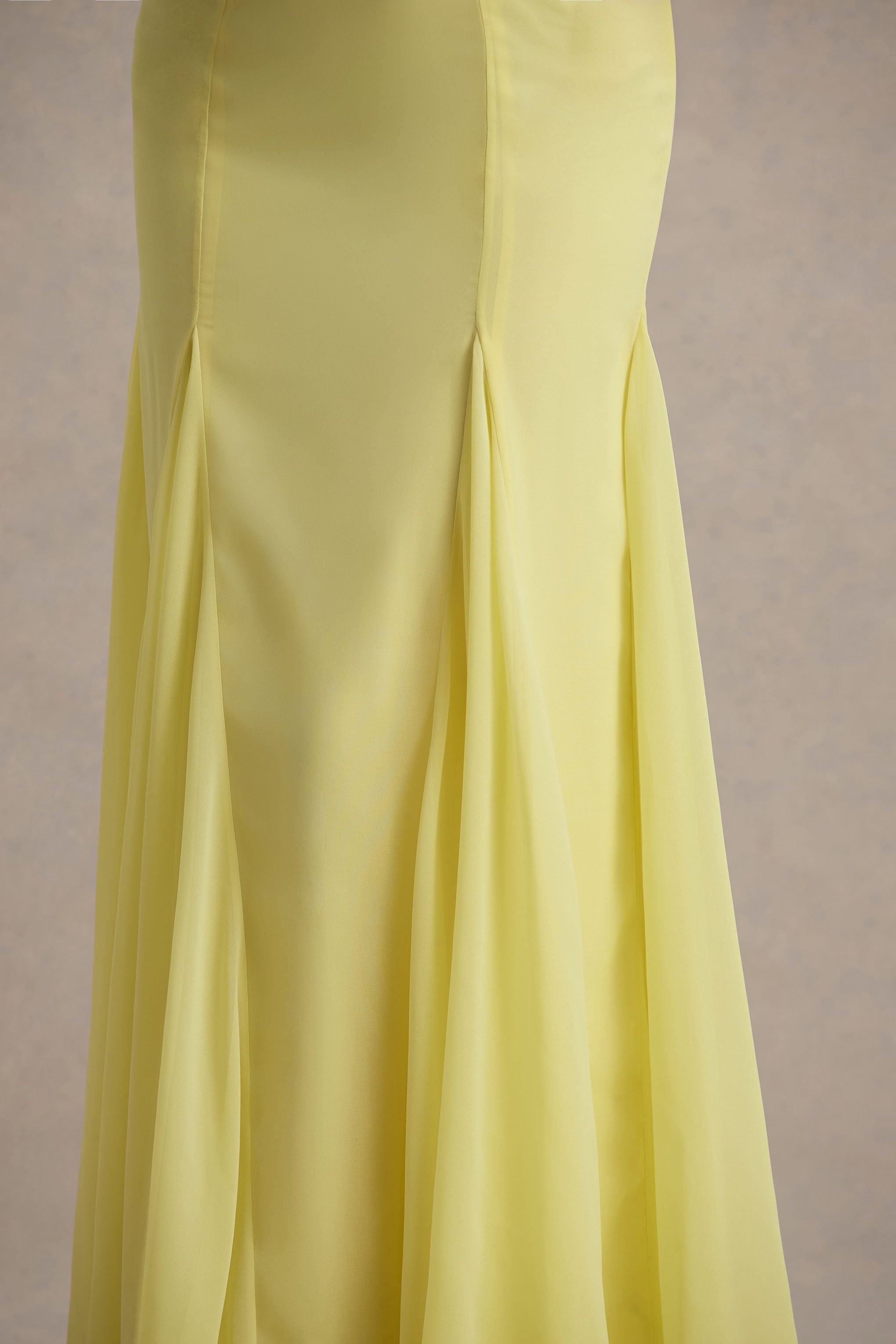 Massie | Hacimli Kenar Detaylı Limon Chiffon Askılı Maxi Elbise