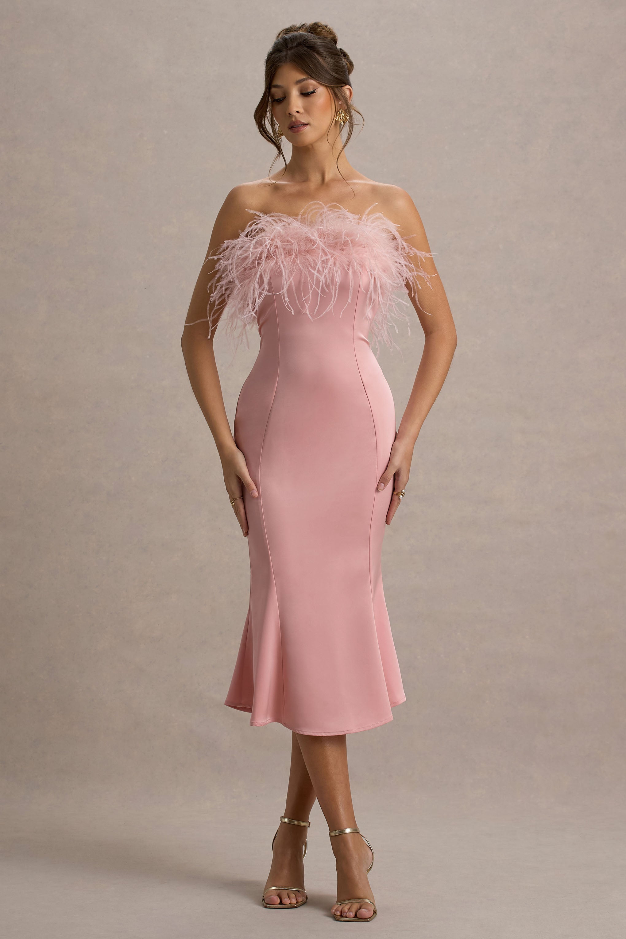 Tek Ve Eşsiz | Açık Pembe Saten Tüy Detaylı Bandeau Midi Elbise