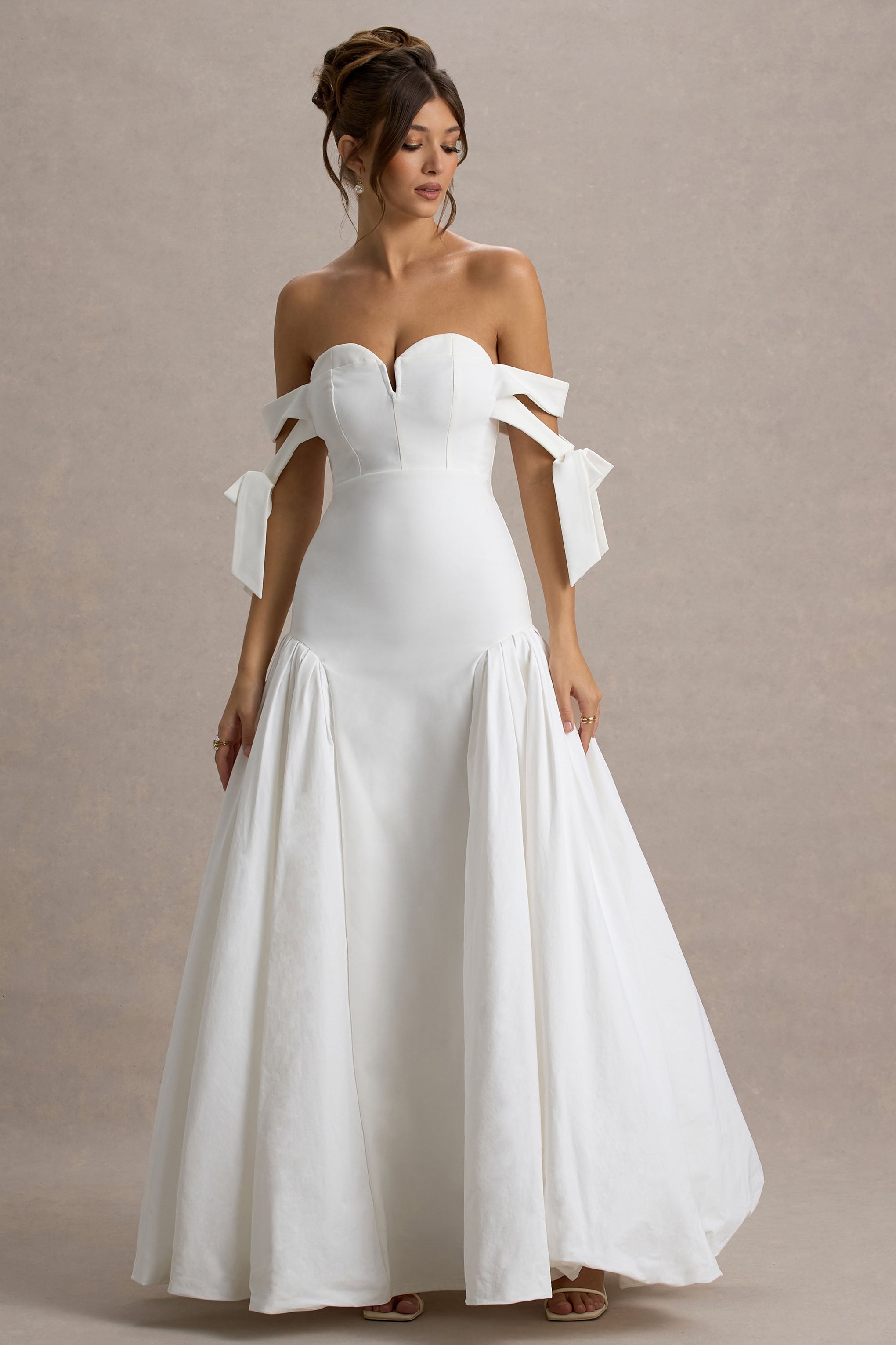 Ethel | Beyaz ve Krem Bardot Maxi Elbise ile Hacimli Etek